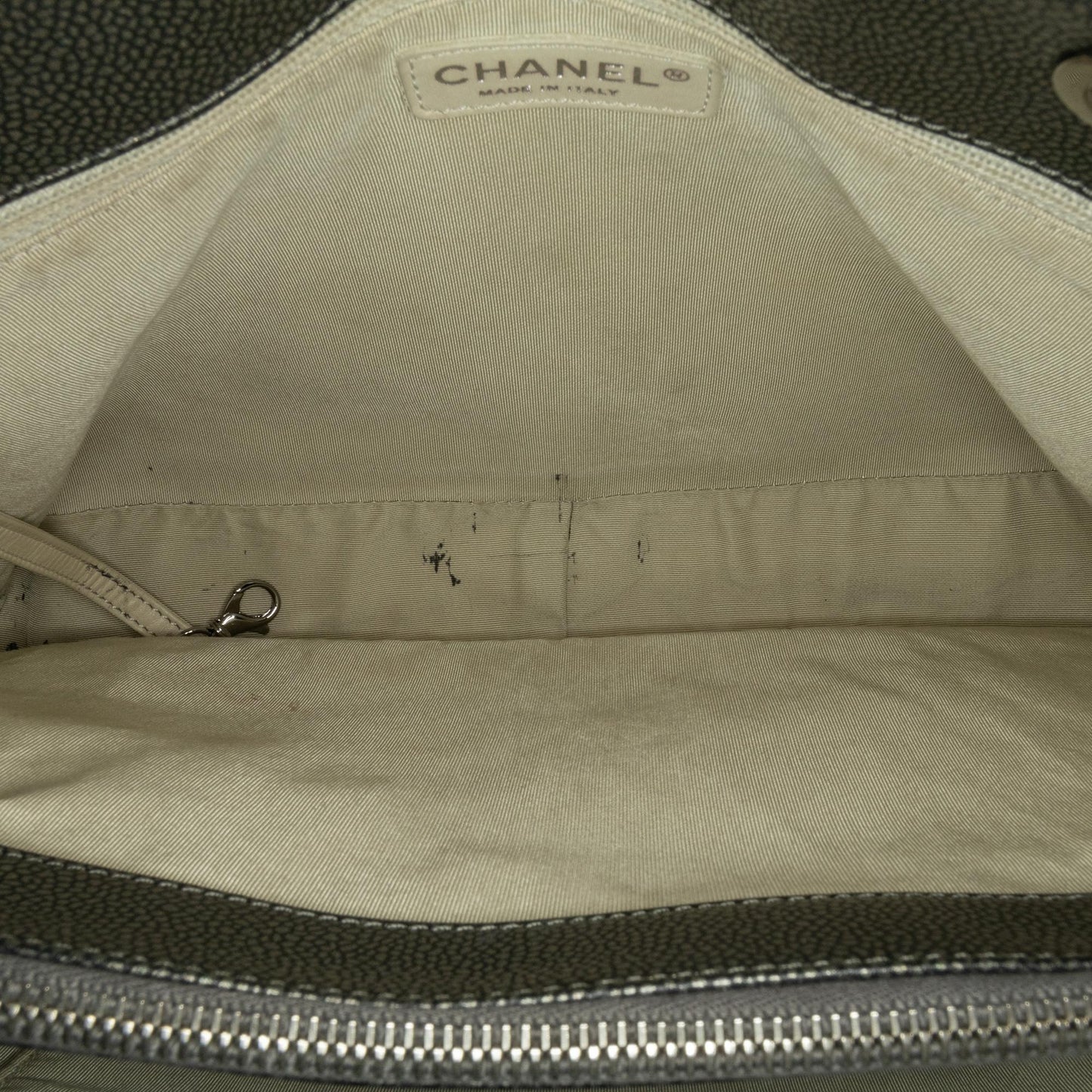 Chanel Metallic Caviar Grand Shopping Tote (SHG-xuVhel)