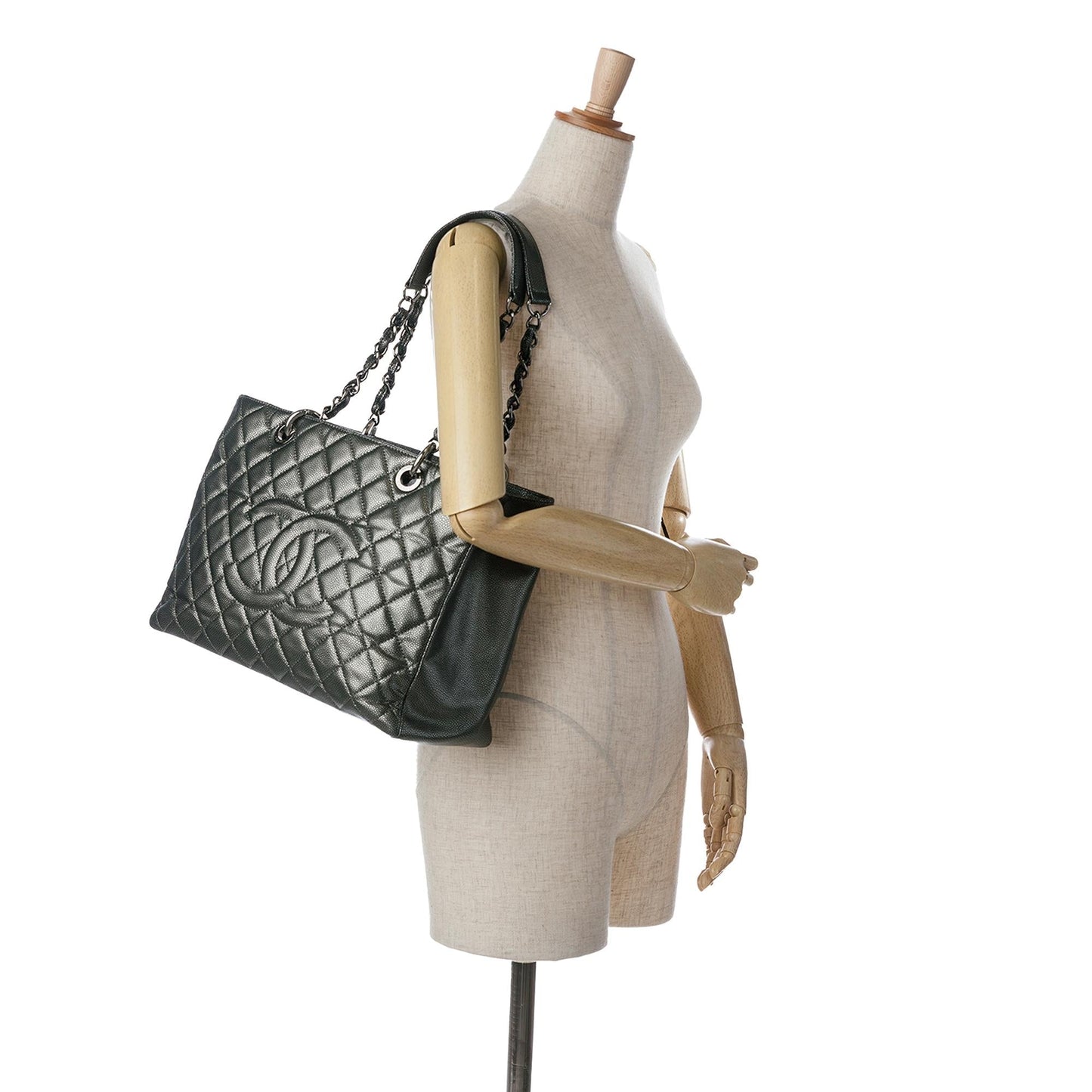 Chanel Metallic Caviar Grand Shopping Tote (SHG-xuVhel)