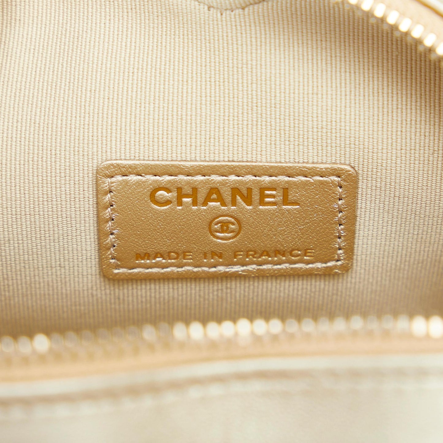 Chanel Mini CC in Love Heart Crossbody (SHG-gndZY5)