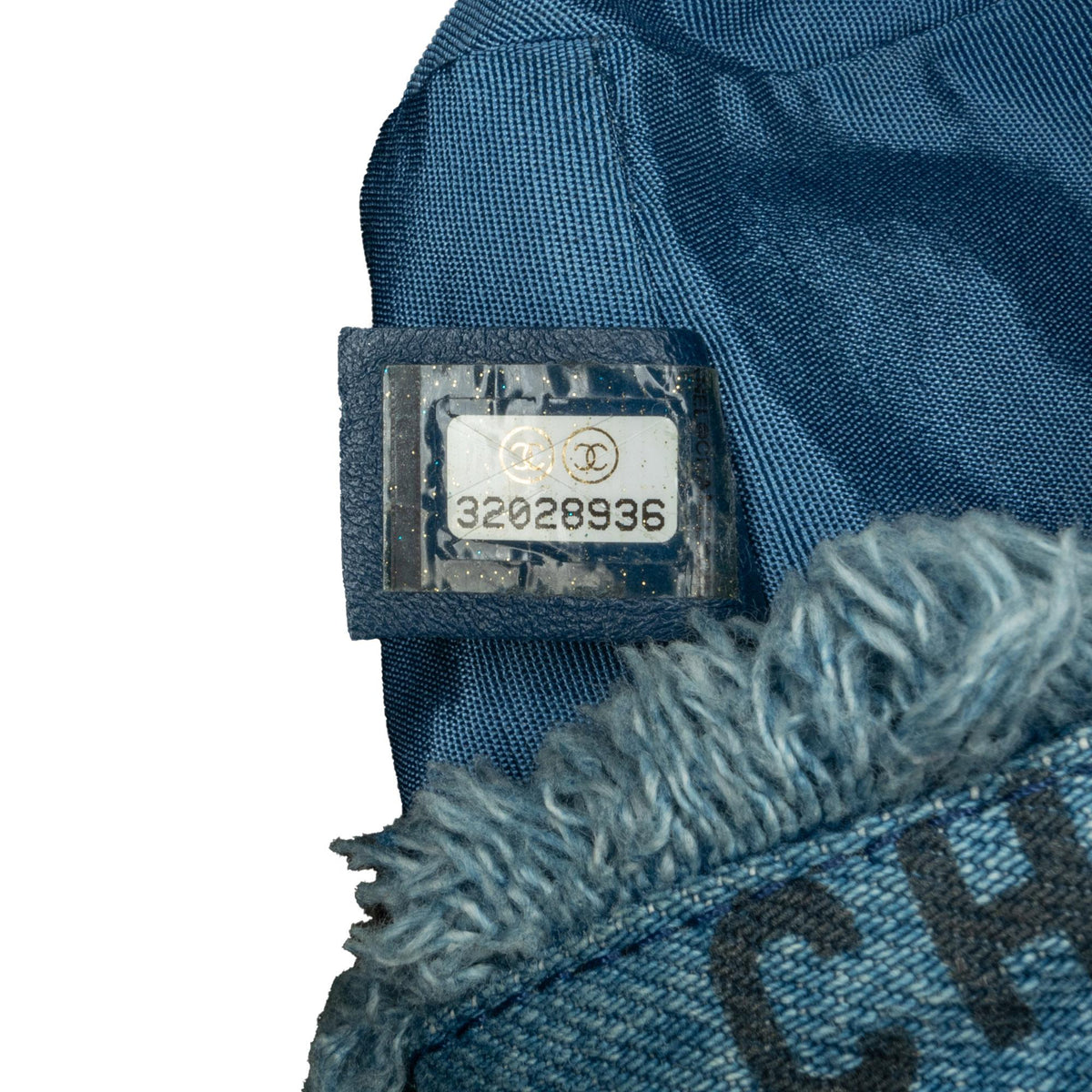 Chanel Mini Denim Mood Bucket with Chain (SHG-ThquAC)