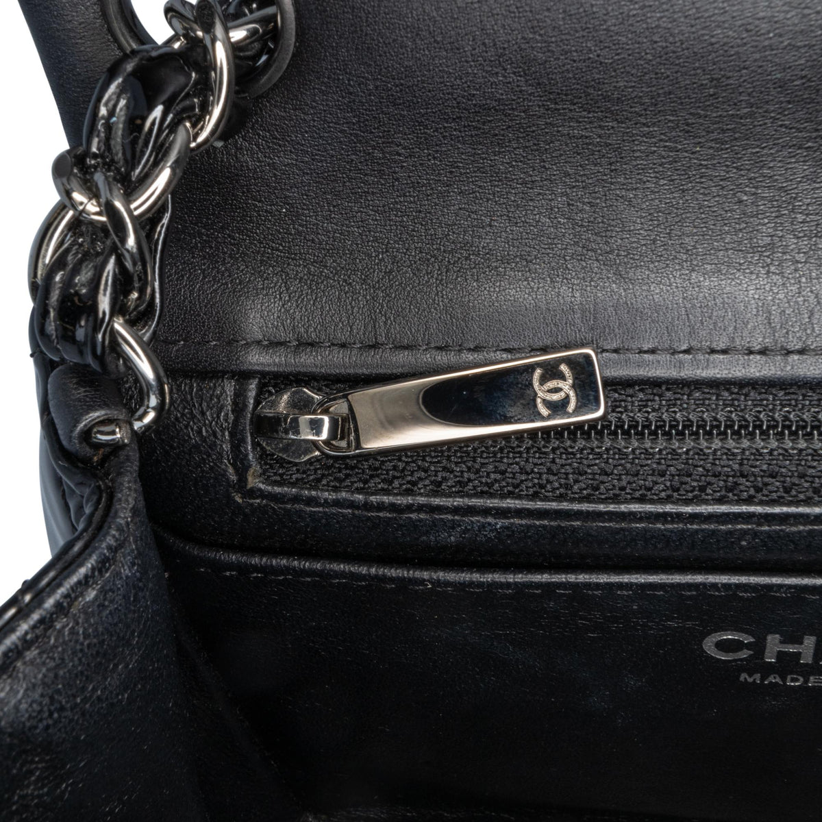 Chanel Mini Square Classic Patent Single Flap (SHG-MhyuAt)