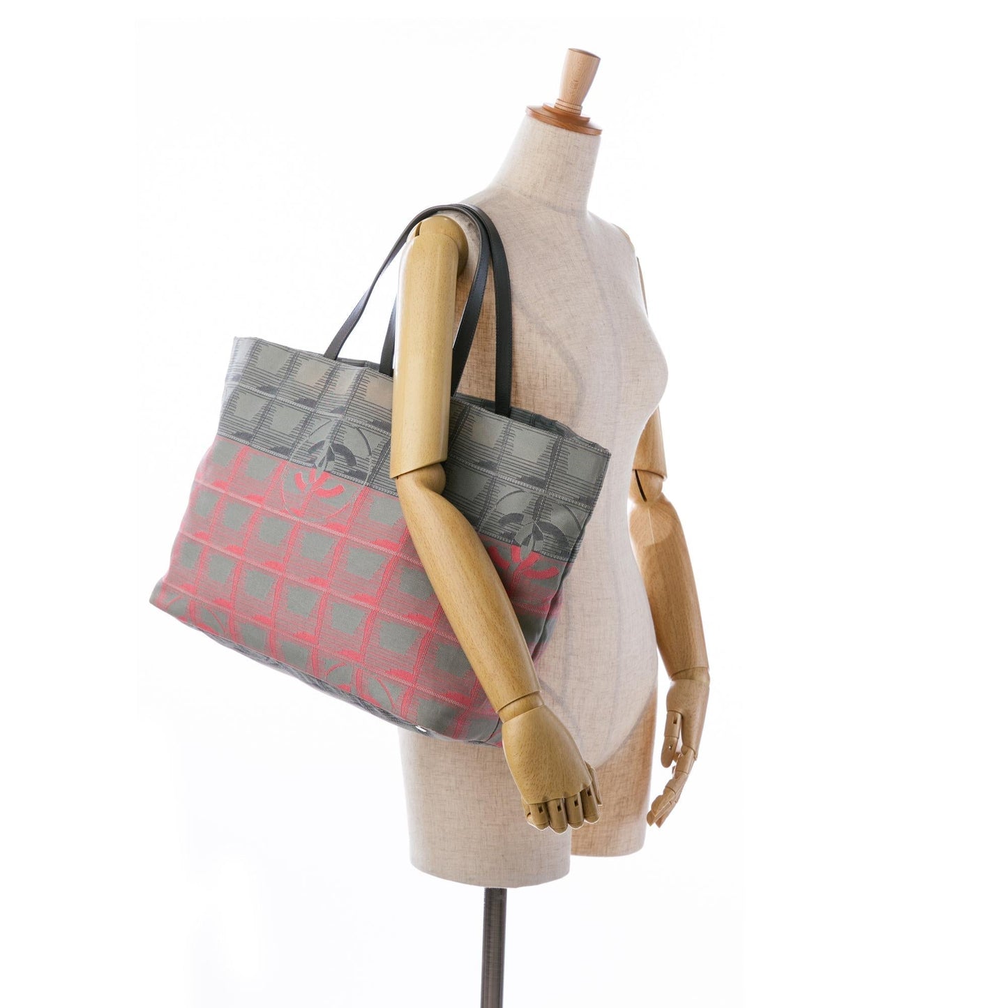 Chanel New Travel Line Bicolor Nylon Tote (SHG-ay6wPX)