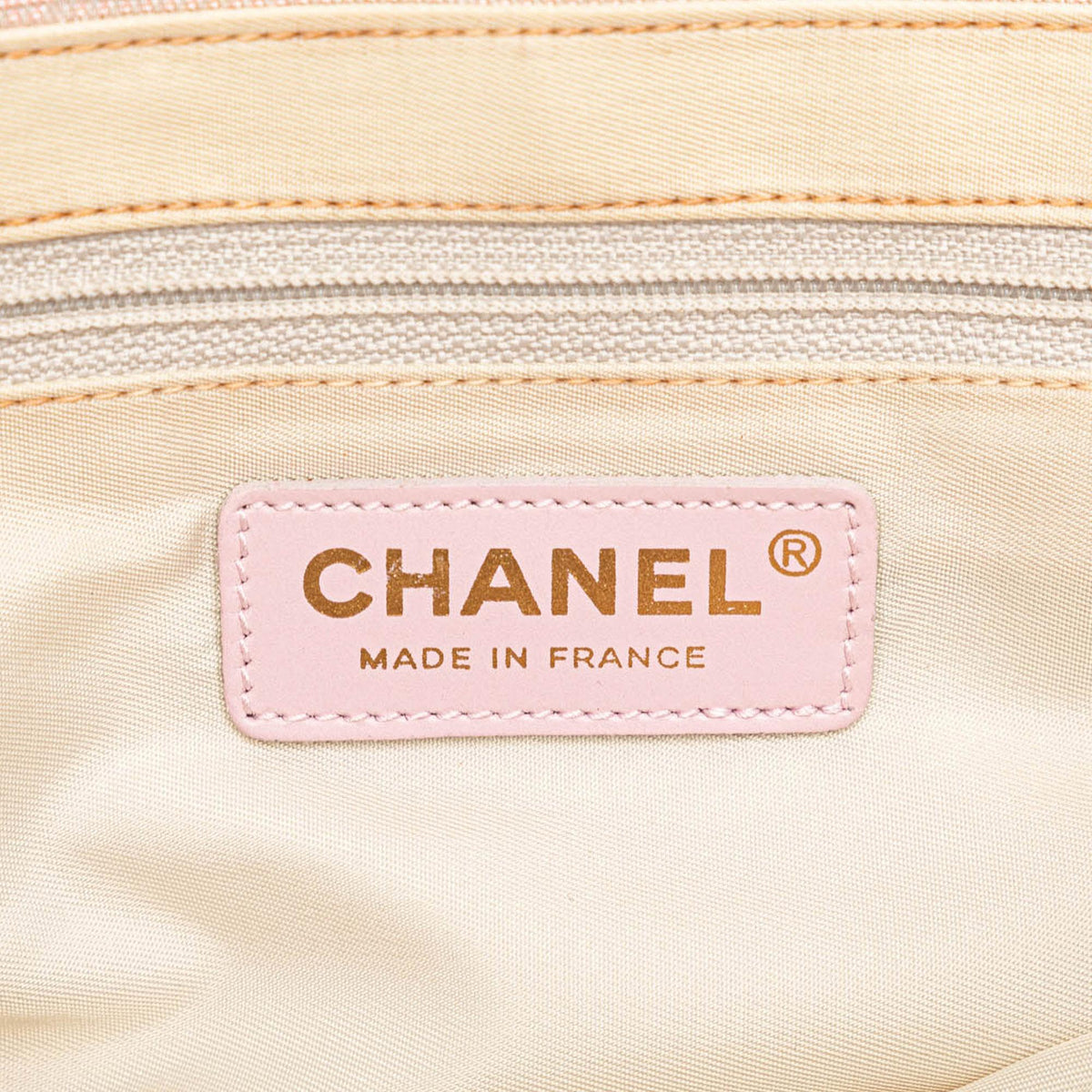 Chanel New Travel Line Handbag (SHG-4Qf98C)