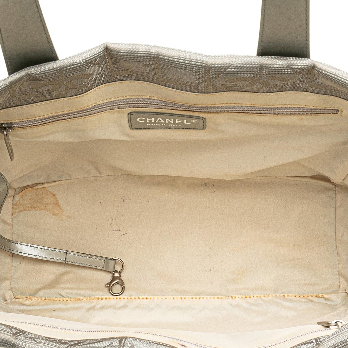 Chanel New Travel Line Nylon Tote (SHG-w9v5un)