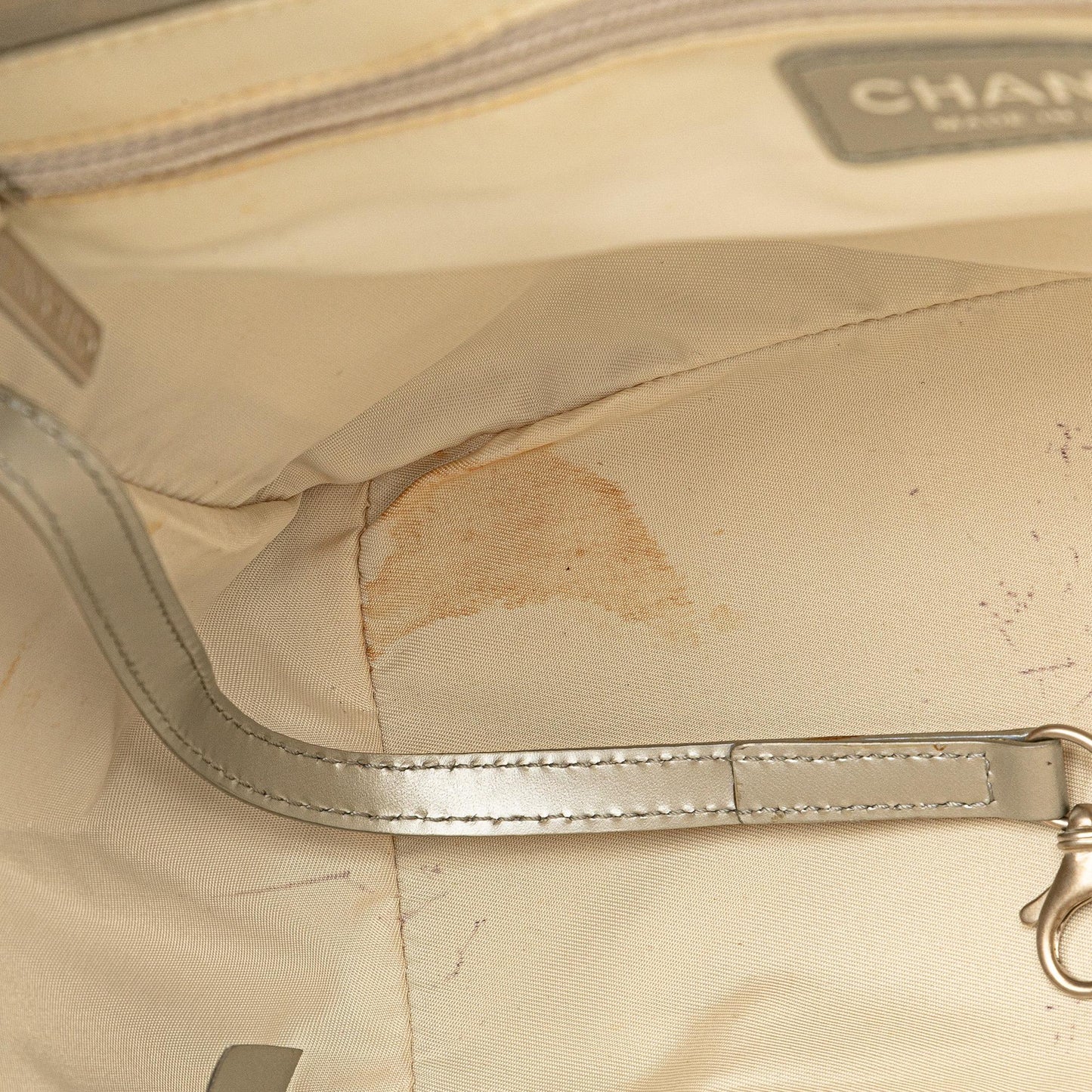 Chanel New Travel Line Nylon Tote (SHG-w9v5un)
