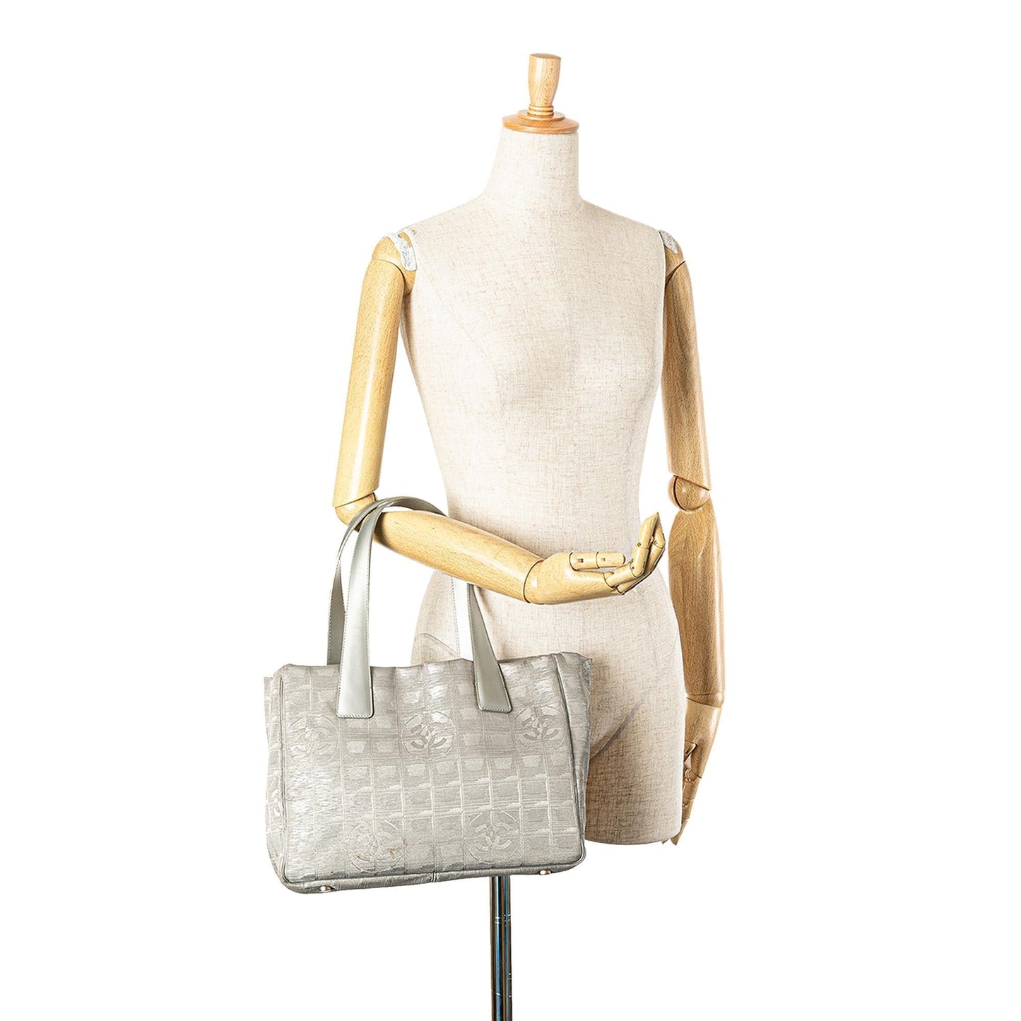 Chanel New Travel Line Nylon Tote (SHG-w9v5un)