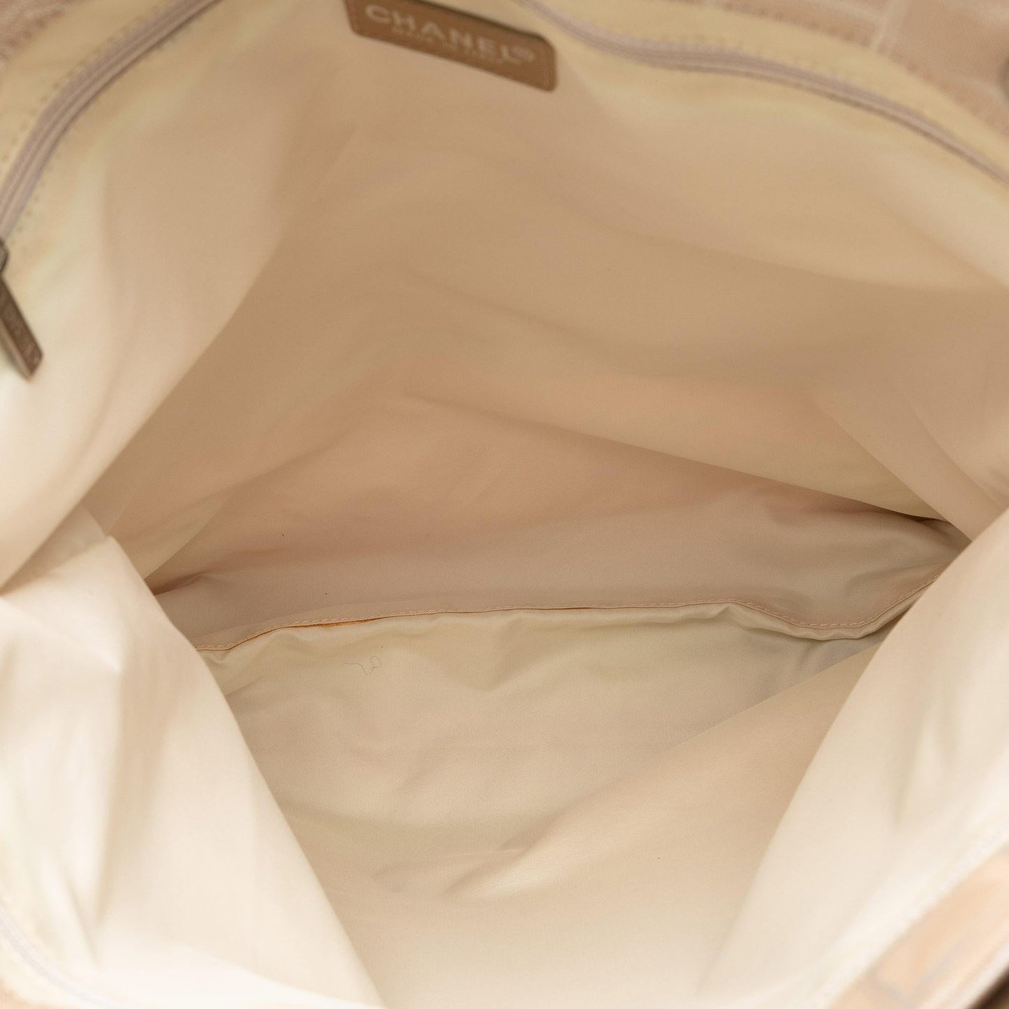 Chanel New Travel Line Tote (SHG-3iwEPP)