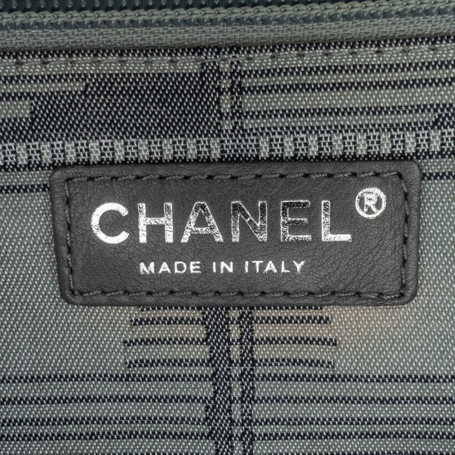 Chanel New Travel Line Tote (SHG-IlYJft)