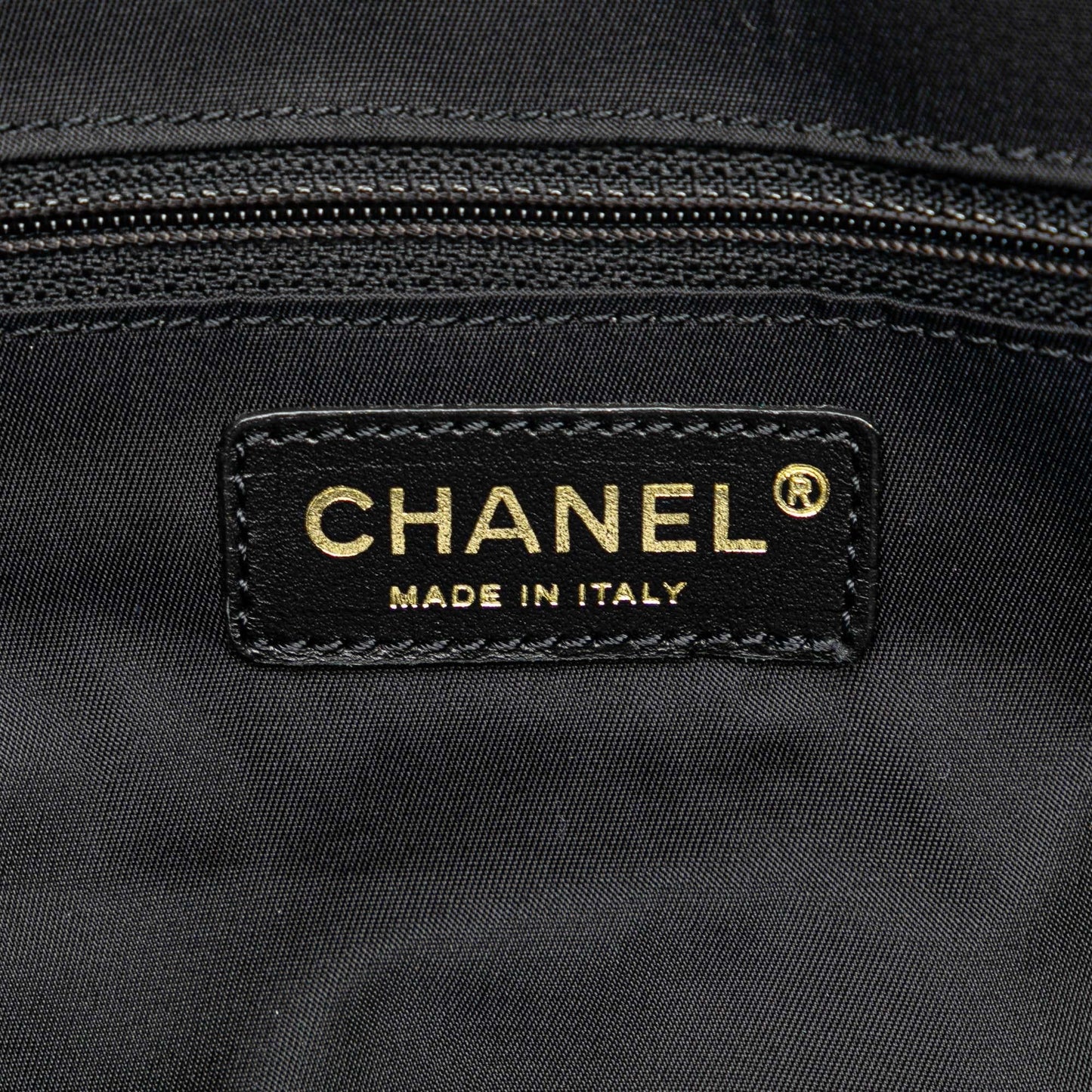 Chanel New Travel Line Tote (SHG-0qiifH)