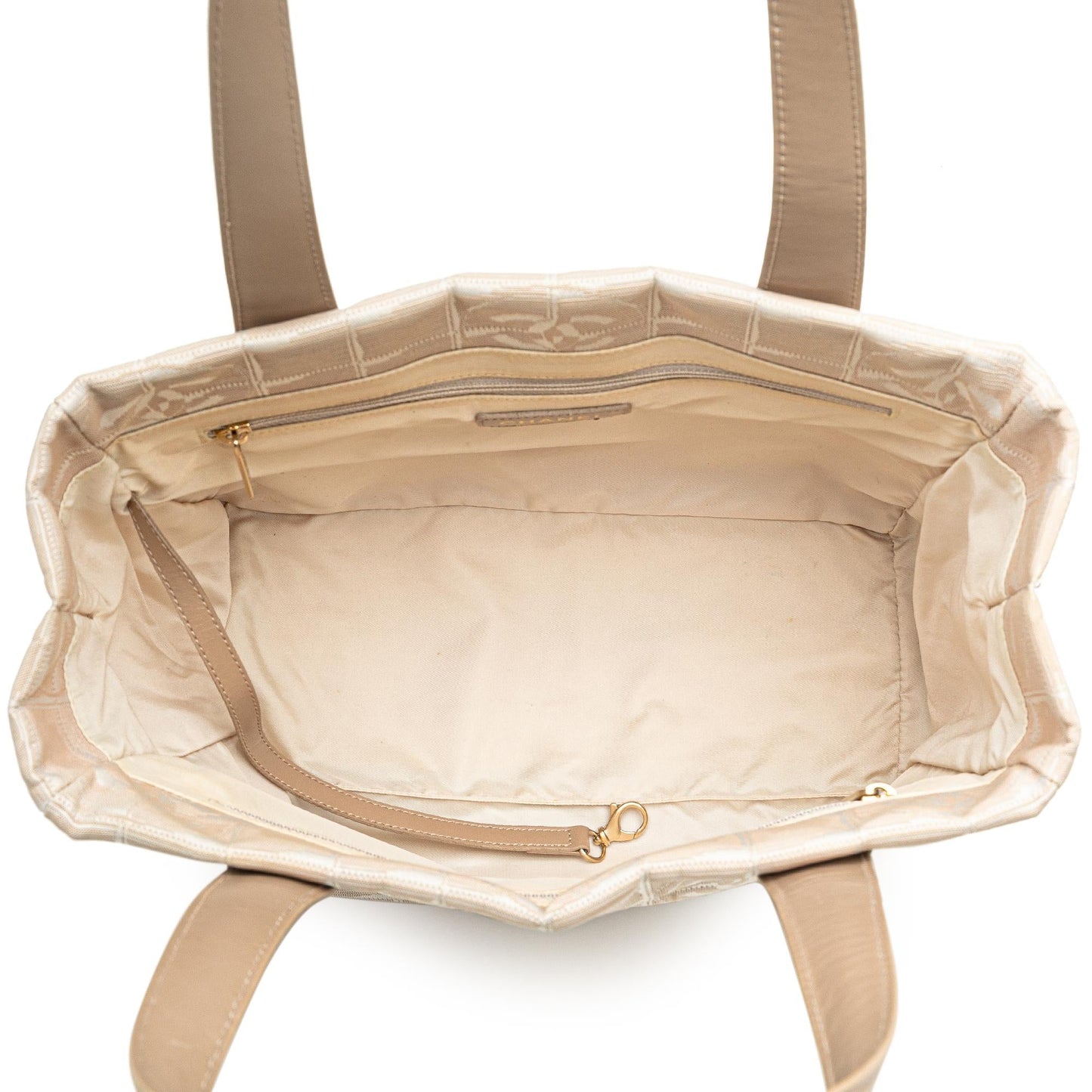 Chanel Nylon New Travel Line Tote (SHG-4C5Qr5)