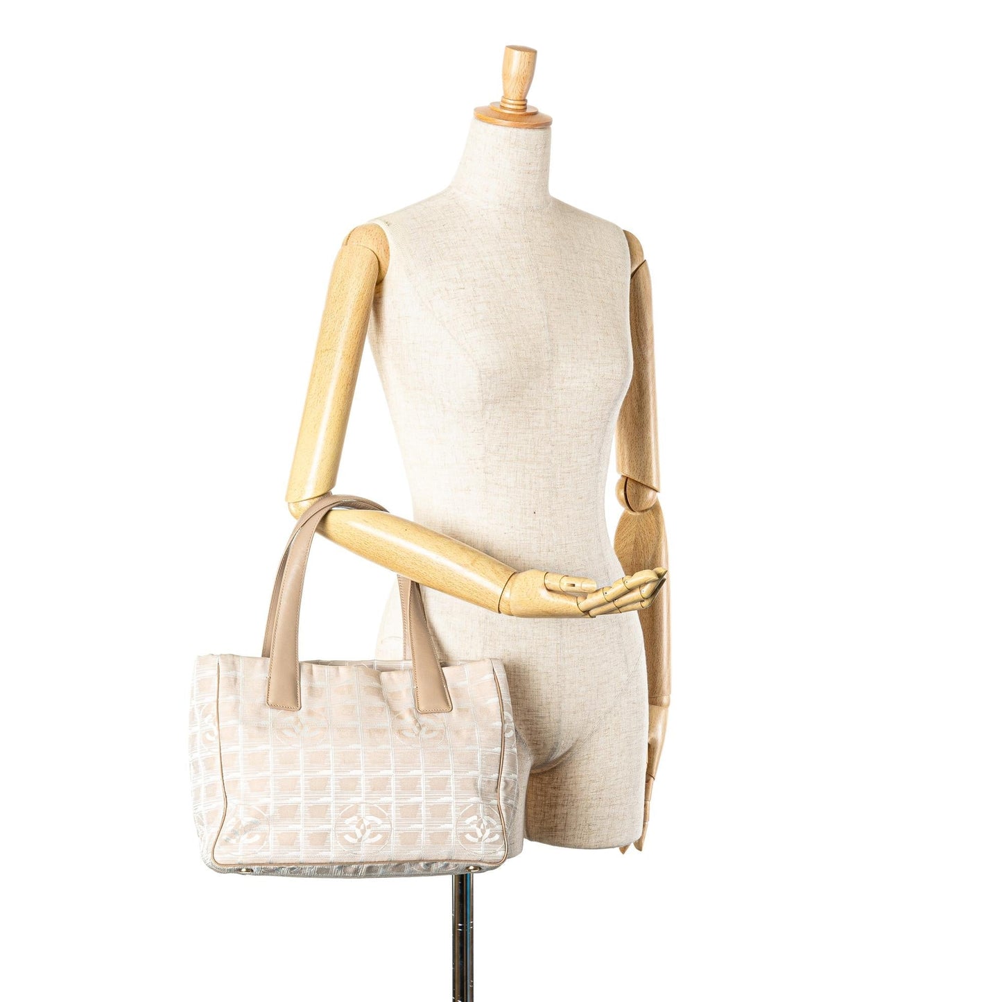 Chanel Nylon New Travel Line Tote (SHG-4C5Qr5)