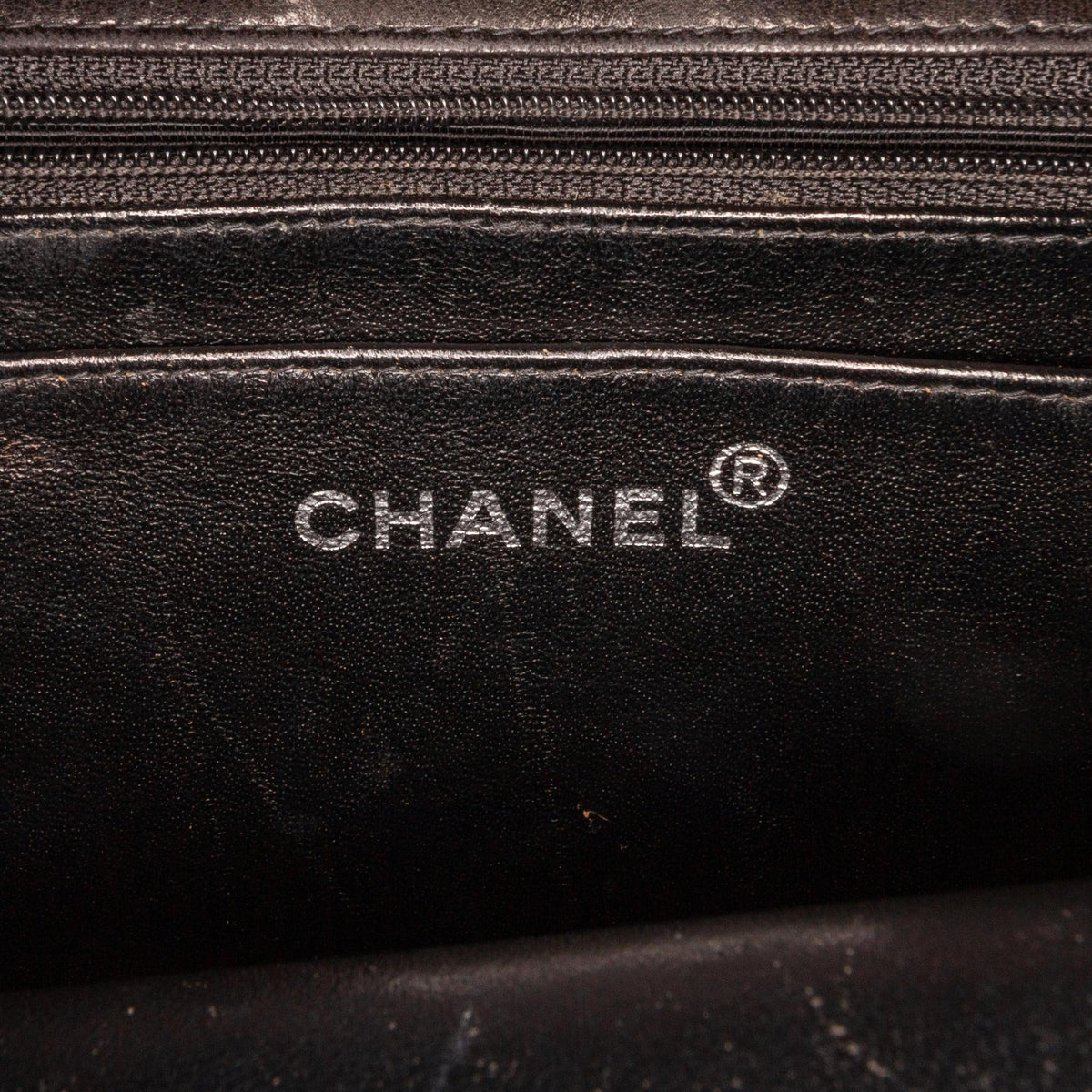 Chanel Patent Flap Handbag (SHG-YxQaRJ)