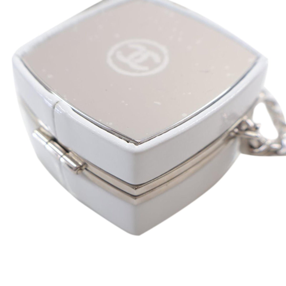 Chanel Patent Goatskin Make-Up Box Clutch With Chain (SHG-cNmuxS)