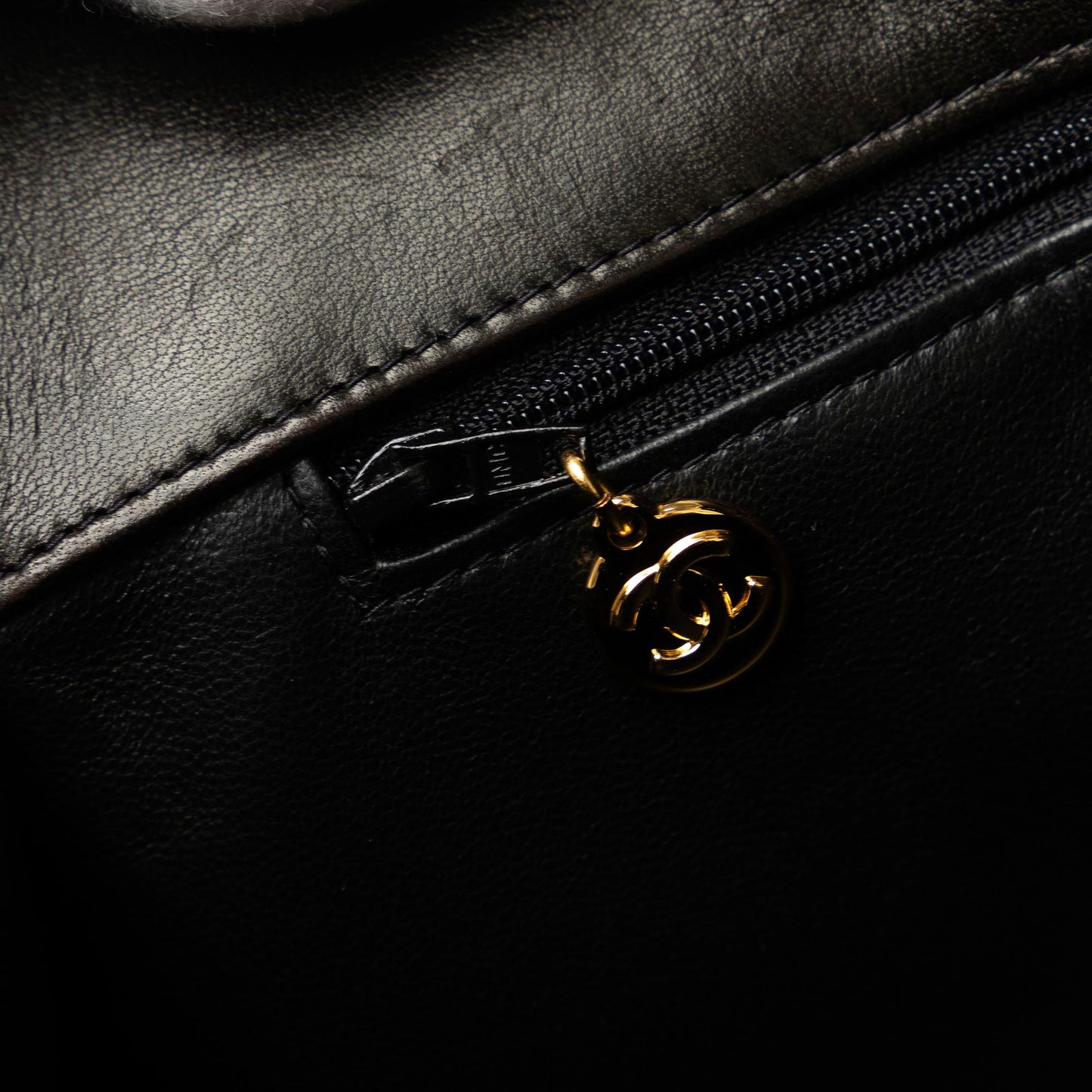 Chanel Patent Grand Shopping Tote (SHG-QBf2Cd)