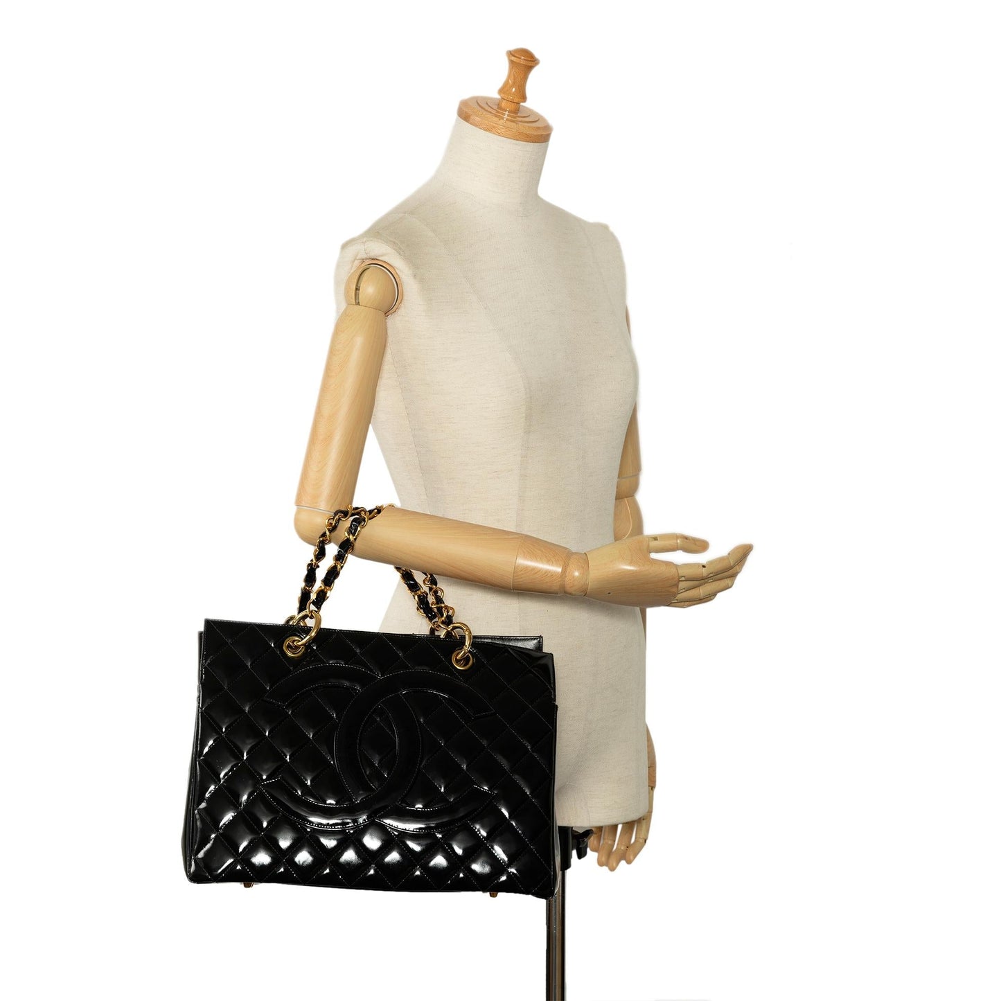 Chanel Patent Grand Shopping Tote (SHG-QBf2Cd)