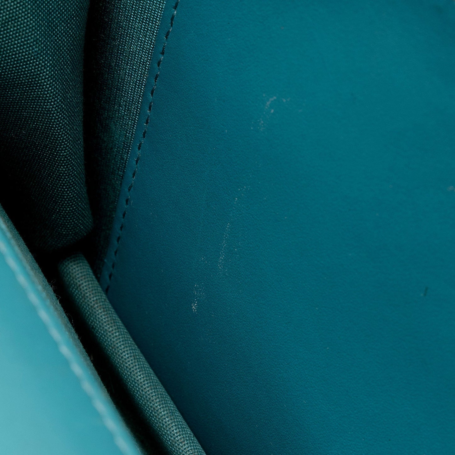 Chanel Patent Leather Boy Wallet on Chain (SHF-ZZnKzy)