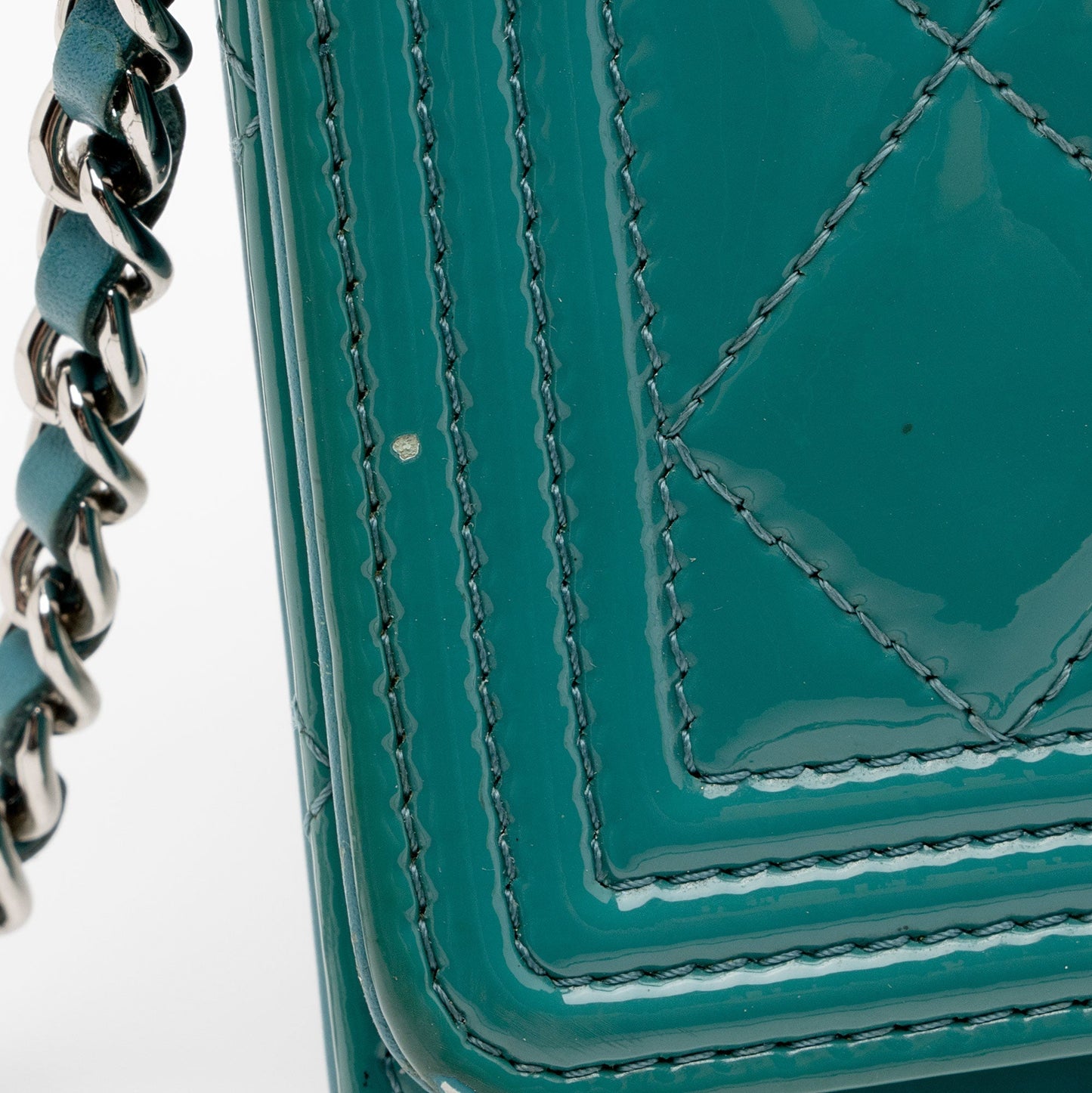 Chanel Patent Leather Boy Wallet on Chain (SHF-ZZnKzy)