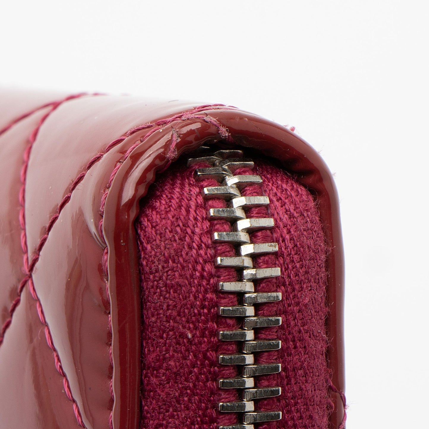 Chanel Patent Leather CC Zip Around Wallet (SHF-zqWAz7)
