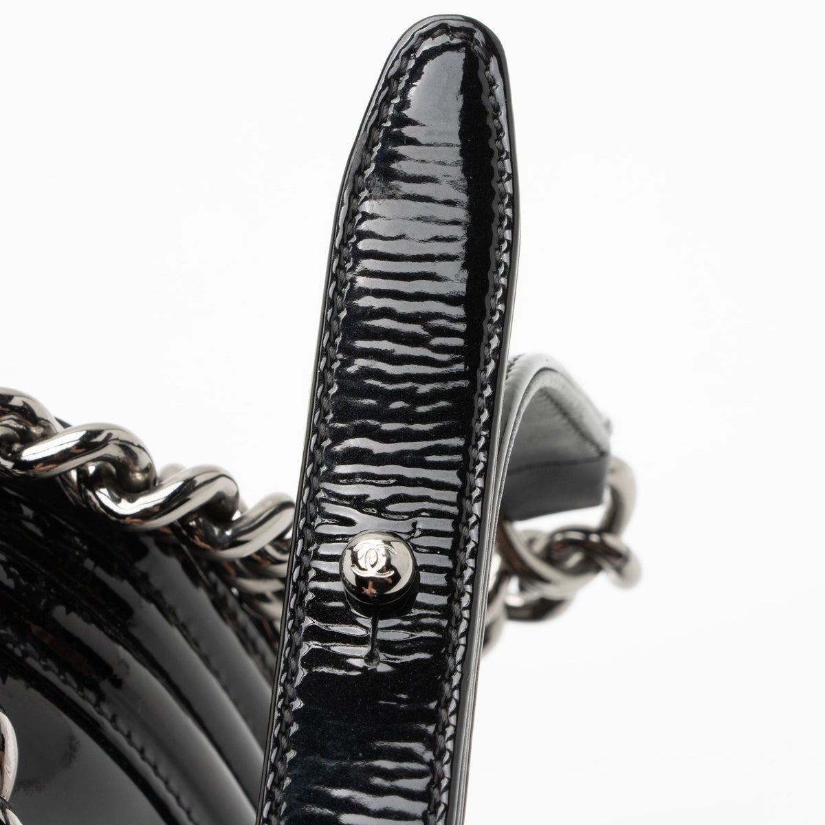 Chanel Patent Leather Chevron New Medium Boy Bag (SHF-jPhBdY)
