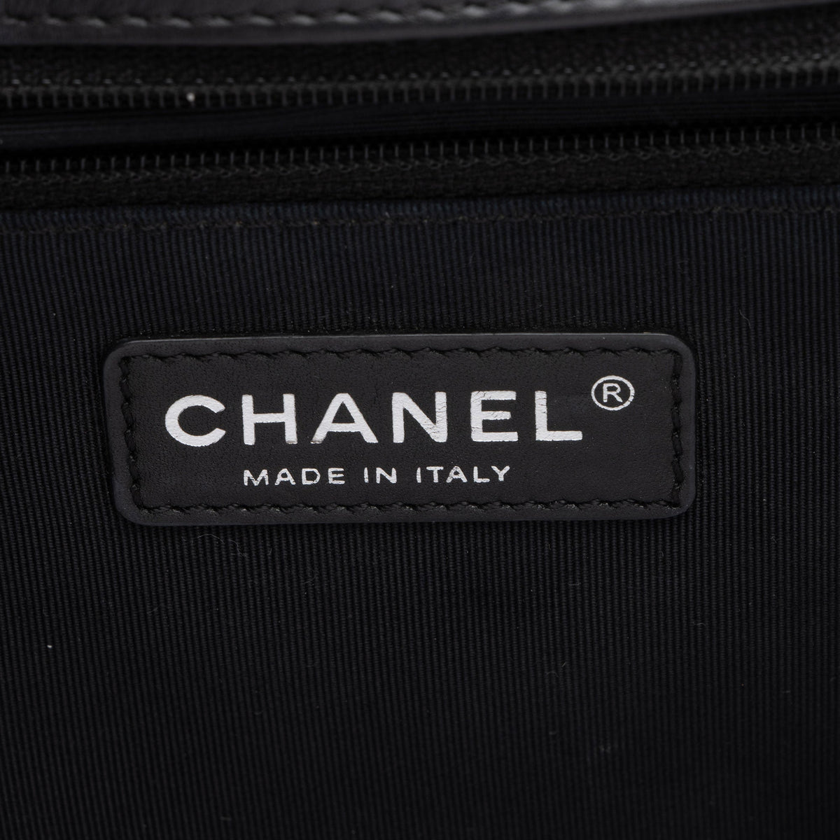 Chanel Patent Leather Chevron New Medium Boy Bag (SHF-jPhBdY)