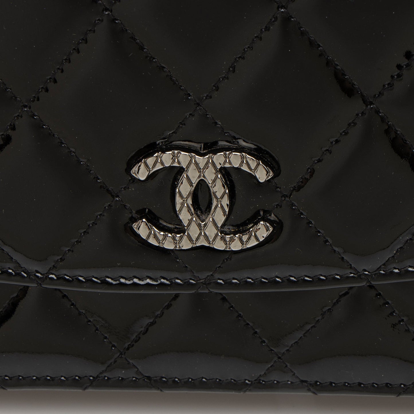 Chanel Patent Leather Classic Wallet on Chain (SHF-jbforv)