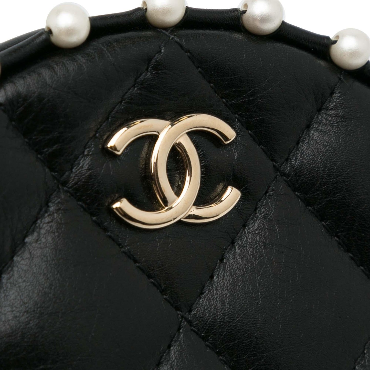 Chanel Pearl Round As Earth Crossbody Bag (SHG-294XSW)