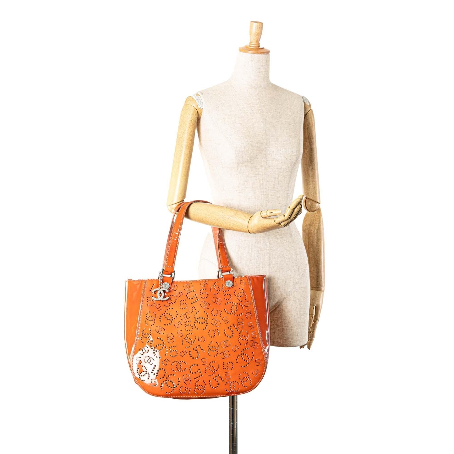 Chanel Perforated Patent CC No. 5 Tote (SHG-EWDMRk)