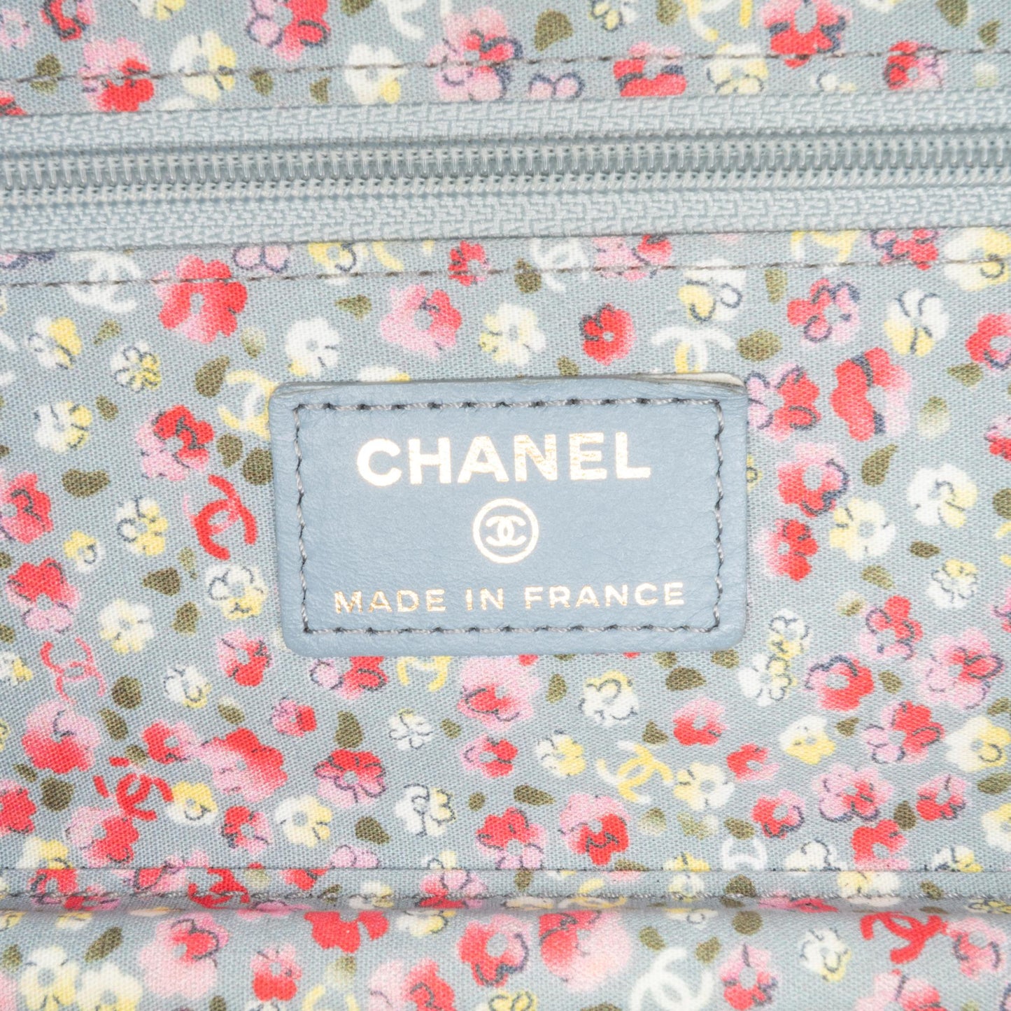 Chanel Quilted Canvas Coco Cuba Charms Wallet On Chain (SHG-hMCcfO)