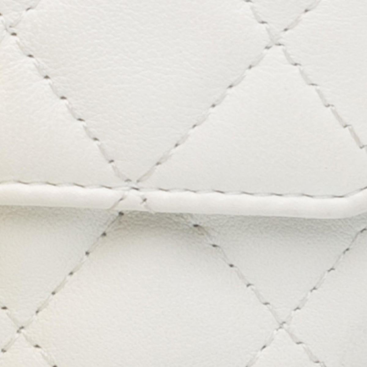 Chanel Quilted Lambskin About Pearls Card Holder On Chain (SHG-yBjq5O)