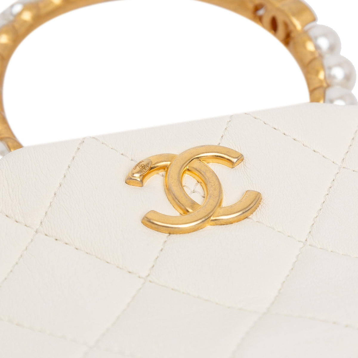 Chanel Quilted Lambskin Pearl Crown Handle Clutch Bag (SHG-vWF7ER)