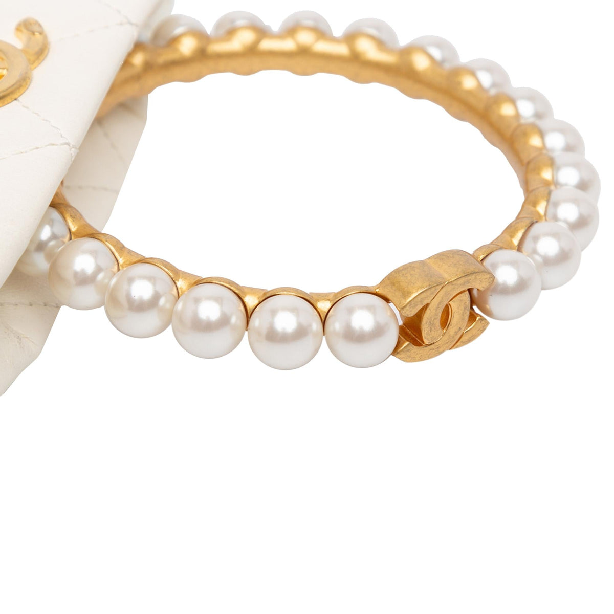 Chanel Quilted Lambskin Pearl Crown Handle Clutch Bag (SHG-vWF7ER)