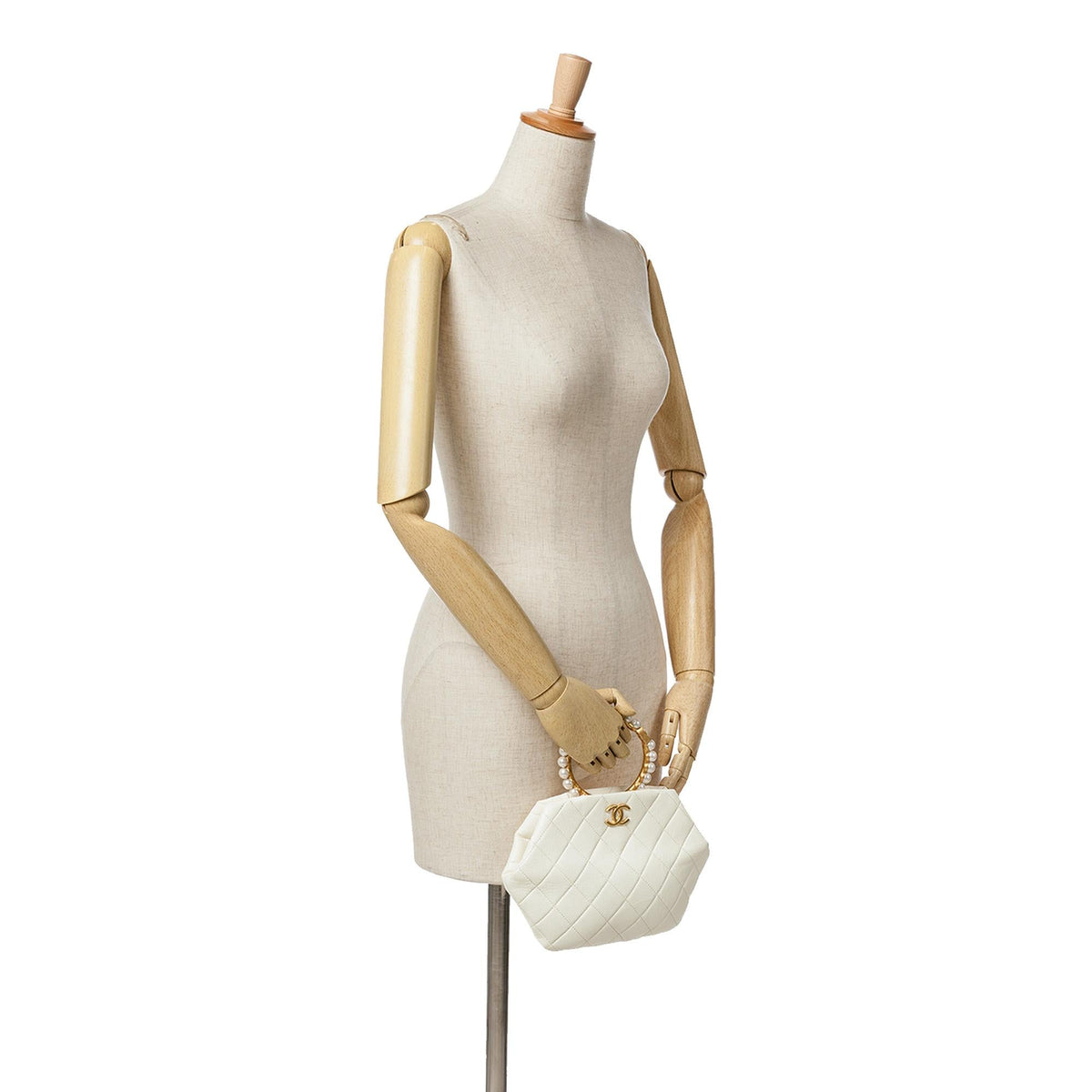 Chanel Quilted Lambskin Pearl Crown Handle Clutch Bag (SHG-vWF7ER)