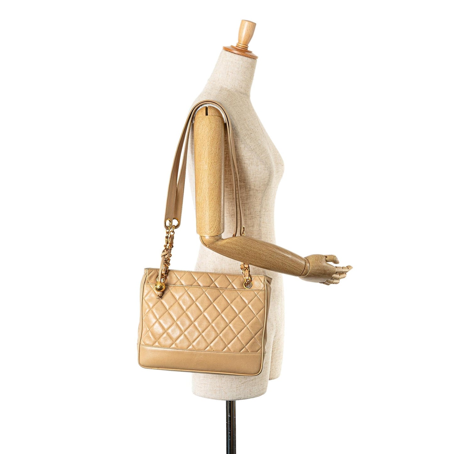 Chanel Quilted Lambskin Shoulder Bag (SHG-lhMLve)