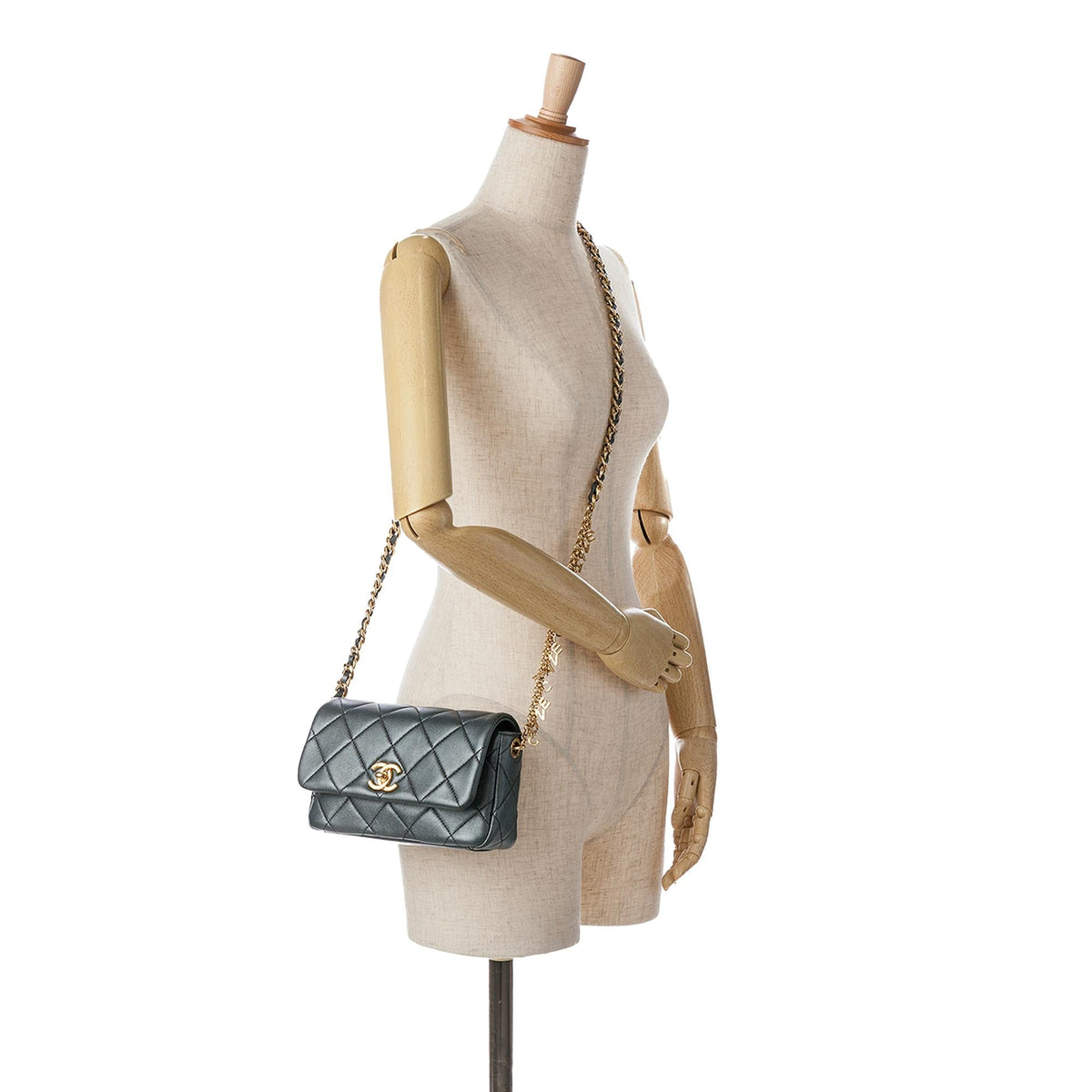 Chanel Quilted Metallic Lambskin Logo Charm Chain Flap (SHG-tizGCB)