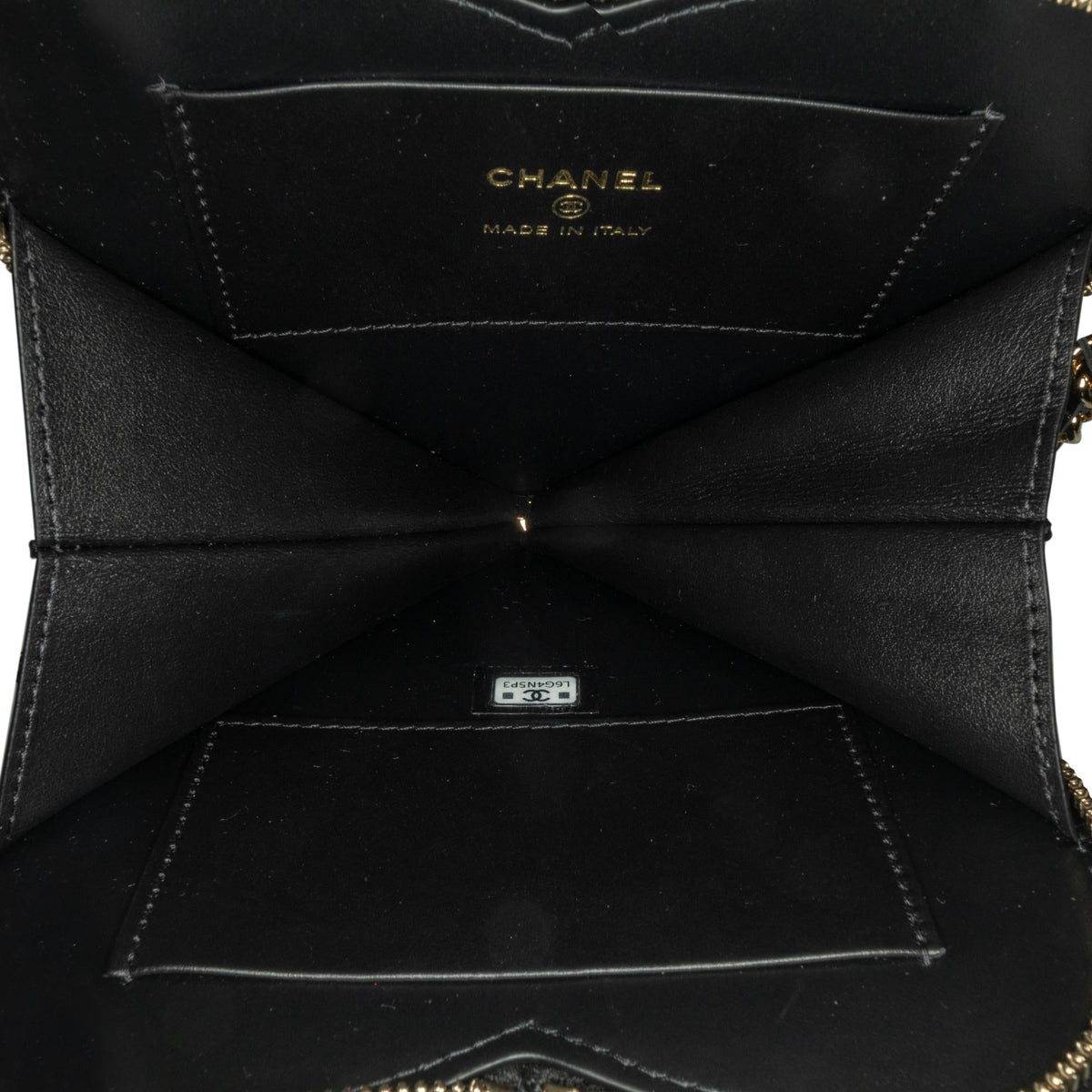 Chanel Quilted Patent Calfskin CC Heart Clutch With Chain (SHG-D1UX0k)