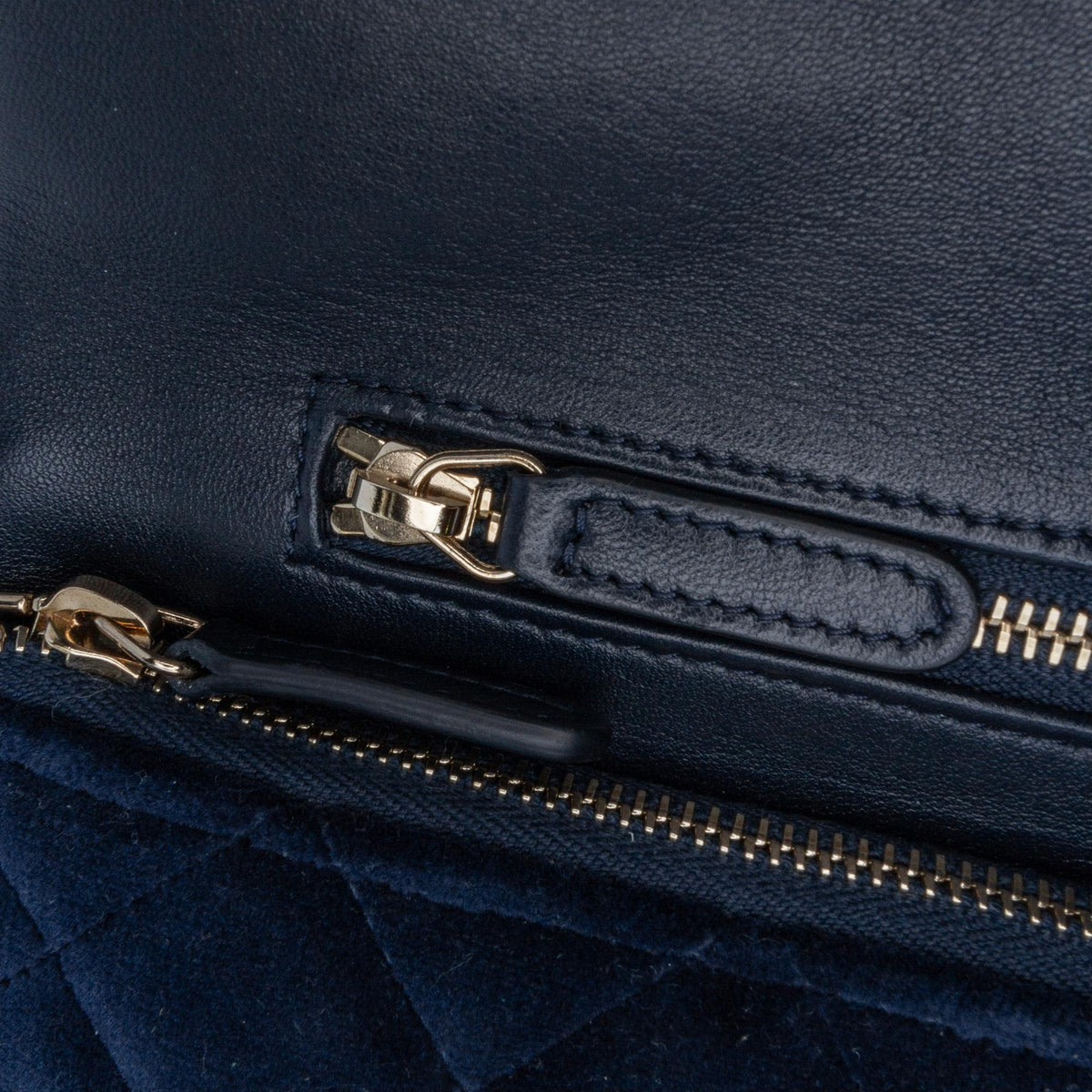 Chanel Quilted Velvet 31 Clutch (SHG-EGJxIe)