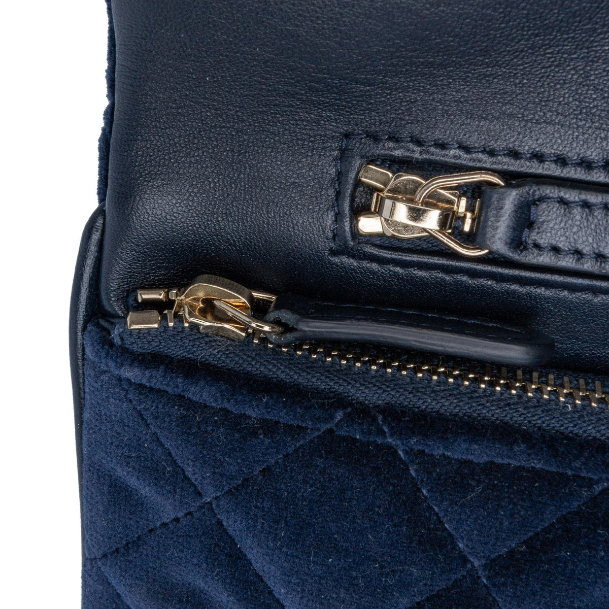 Chanel Quilted Velvet 31 Clutch (SHG-EGJxIe)