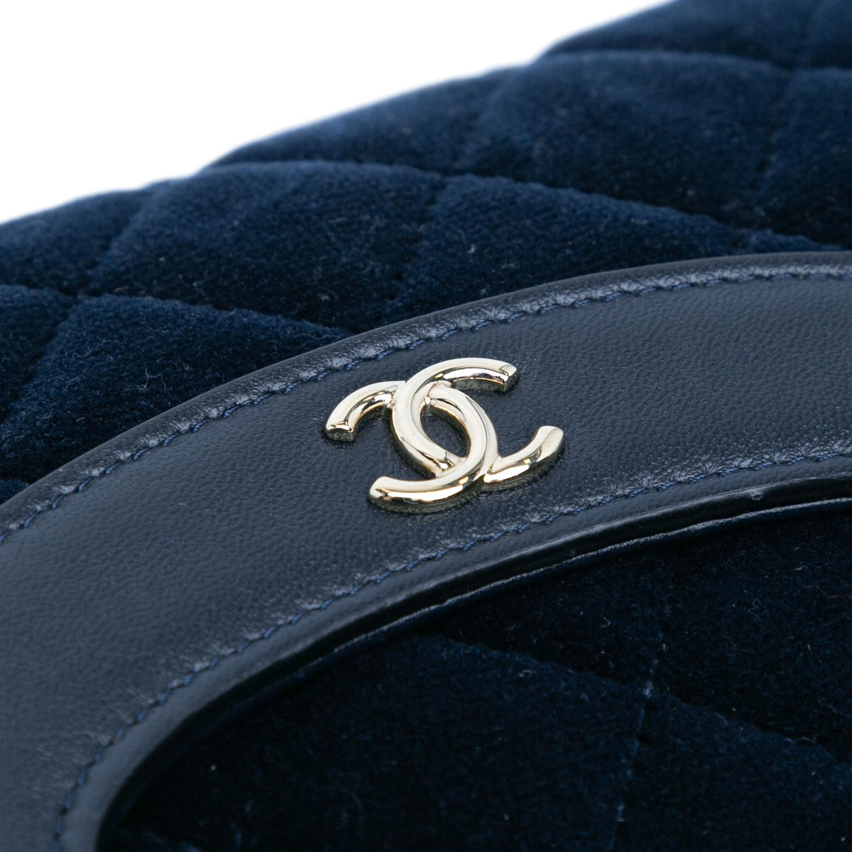 Chanel Quilted Velvet 31 Clutch (SHG-EGJxIe)