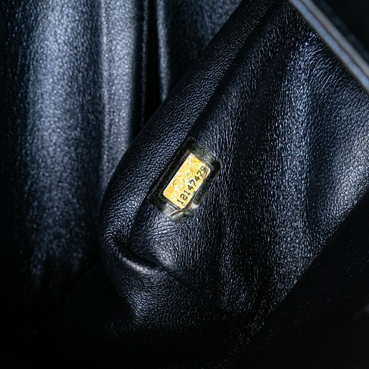 Chanel Reissue 2.55 Aged Metallic Calfskin Flap 226 (SHG-UERrb6)