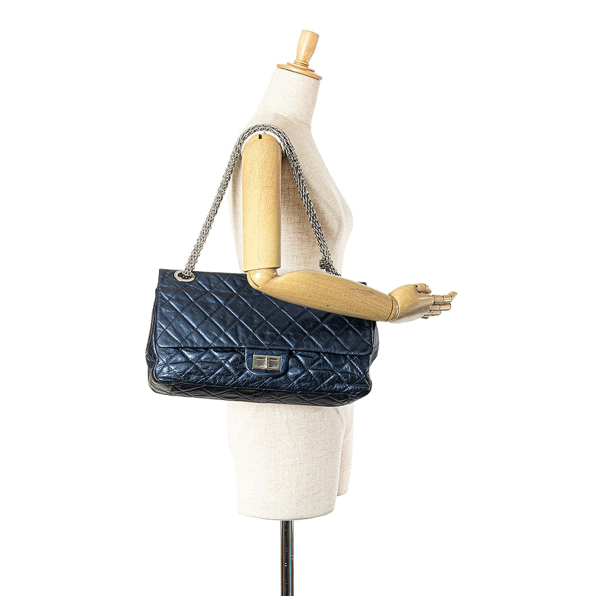 Chanel Reissue 2.55 Aged Metallic Calfskin Flap 226 (SHG-UERrb6)