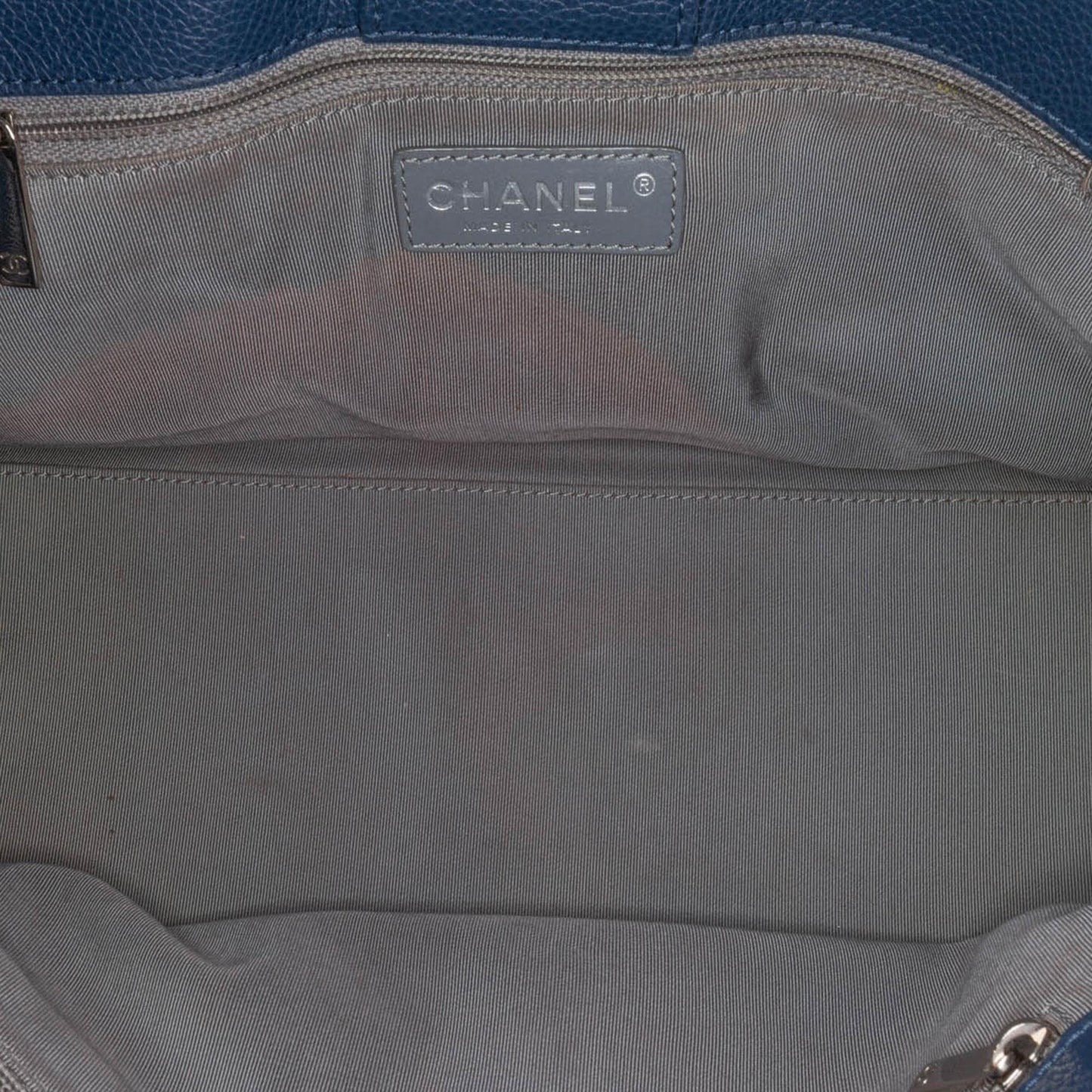 Chanel Small Calfskin Executive Cerf Tote (SHG-nw1nbQ)