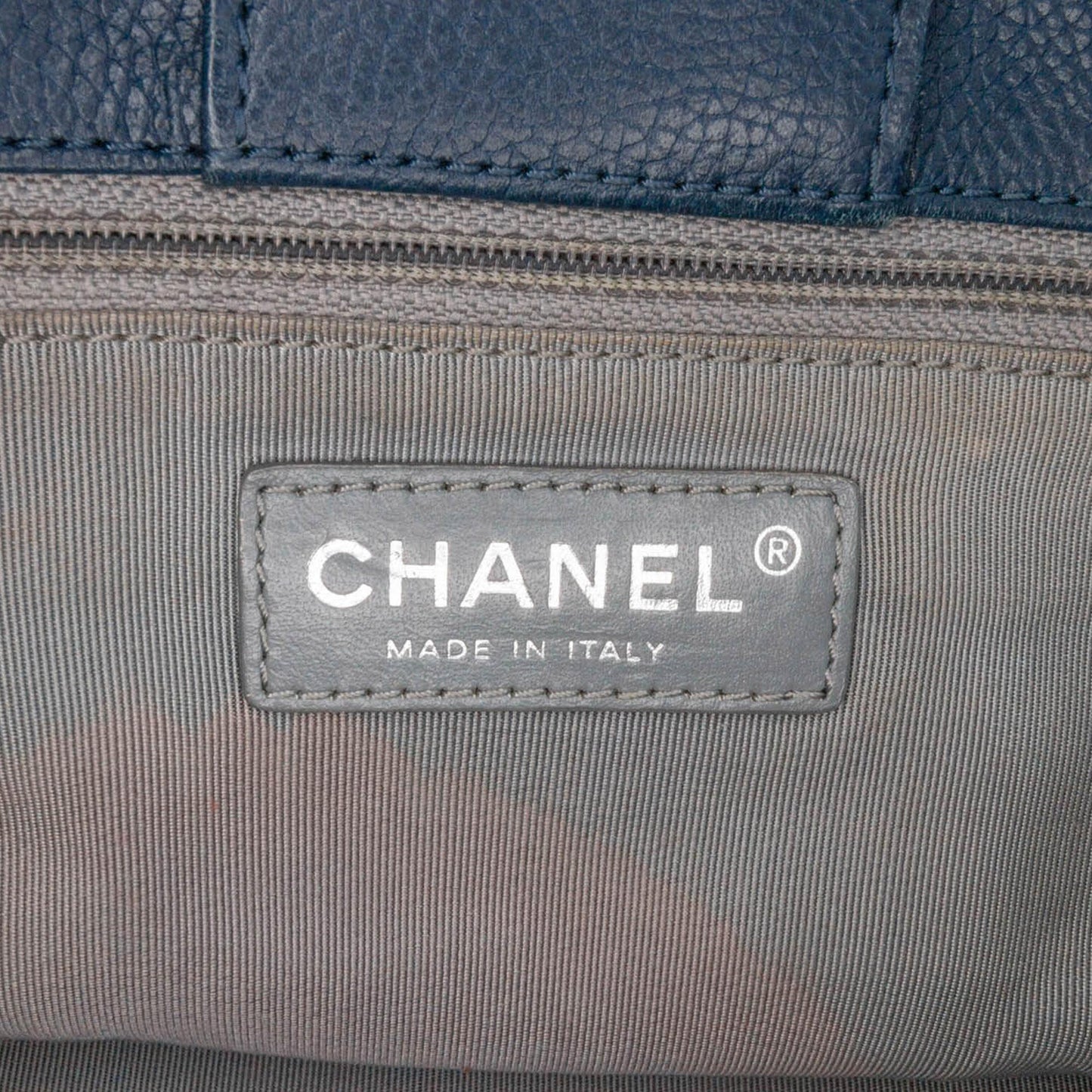 Chanel Small Calfskin Executive Cerf Tote (SHG-nw1nbQ)