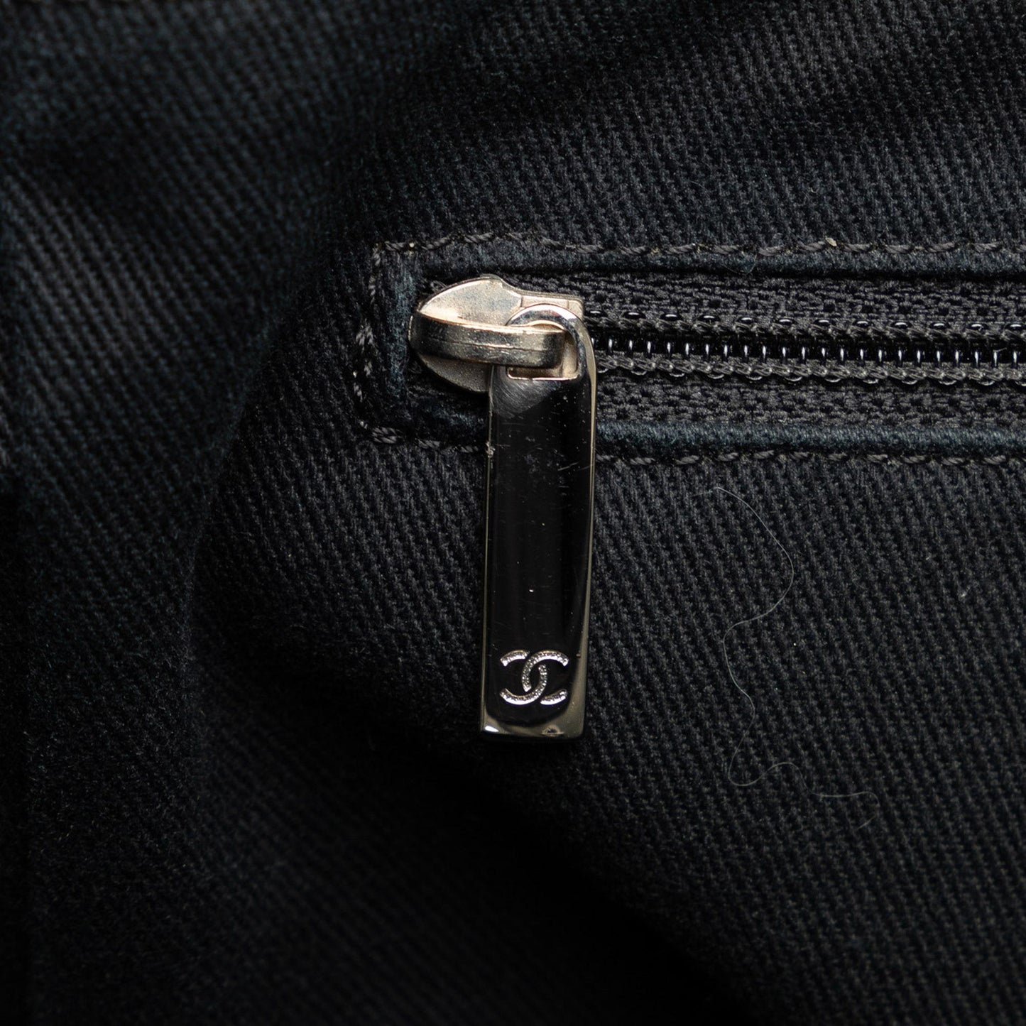 Chanel Small Canvas Deauville Tote (SHG-mmN7Cl)