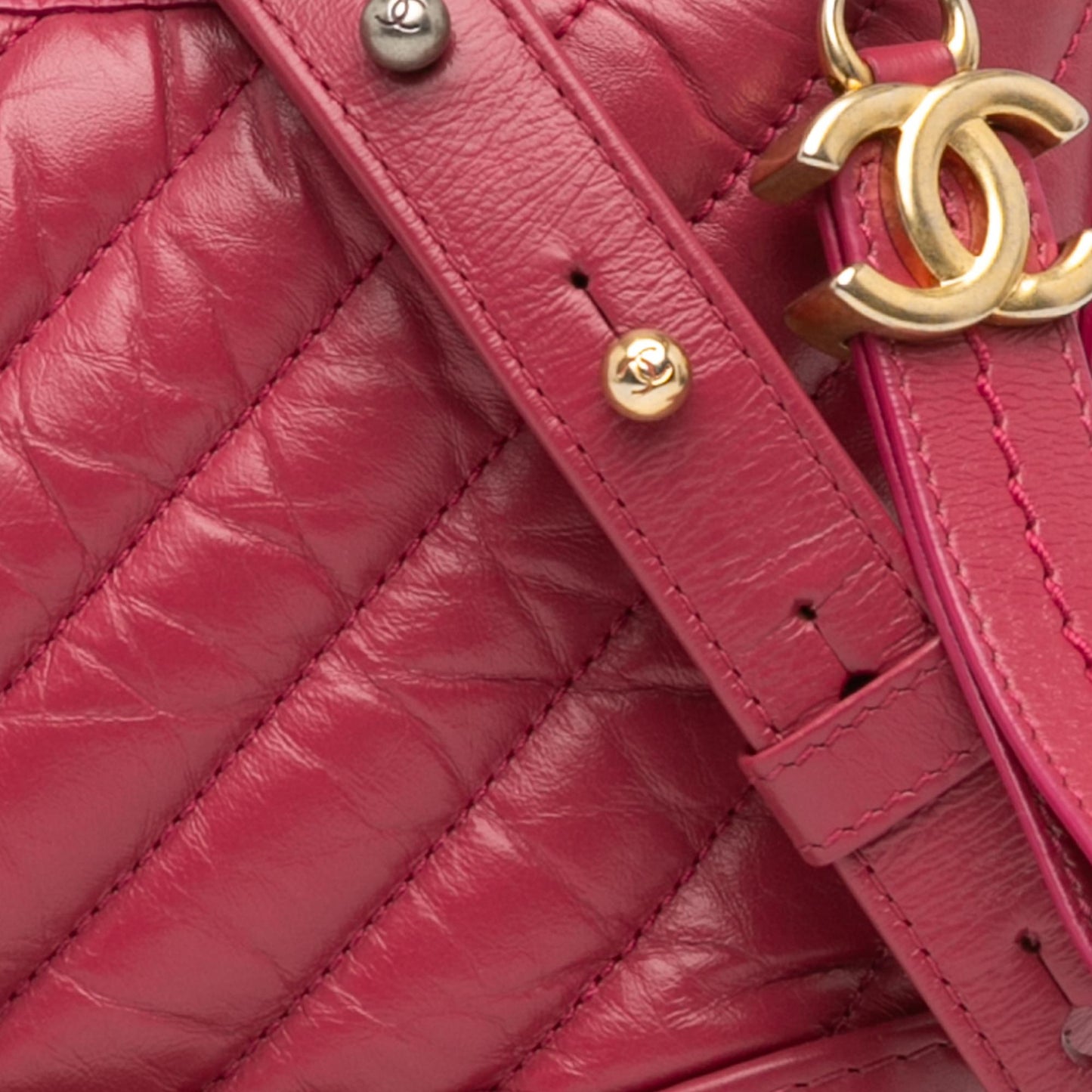 Chanel Small Chevron Aged Calfskin Gabrielle Crossbody (SHG-ZWLu0C)