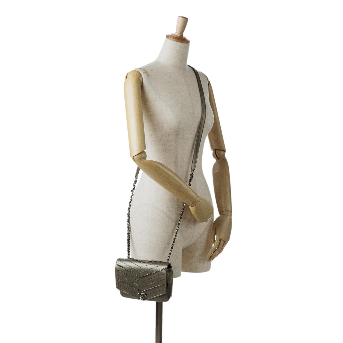 Chanel Small Chevron Data Center Envelope Flap Bag (SHG-HKKj3R)