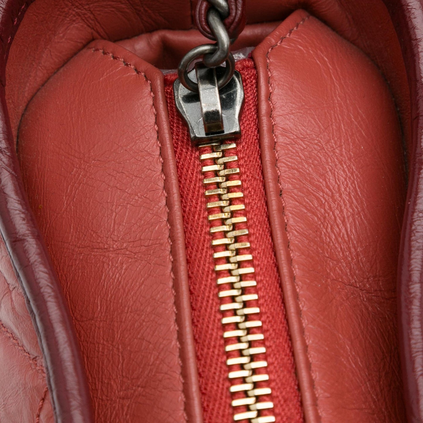 Chanel Small Chevron Lambskin Gabrielle Crossbody (SHG-q9zIgx)