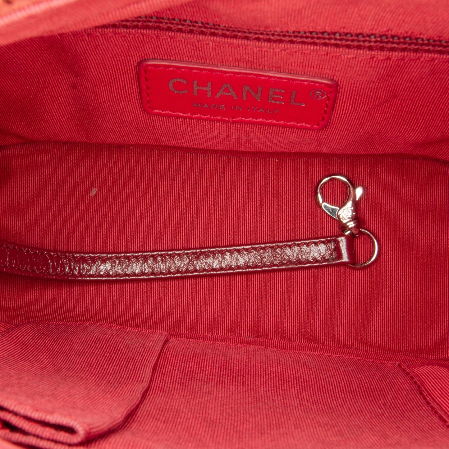 Chanel Small Chevron Lambskin Gabrielle Crossbody (SHG-q9zIgx)