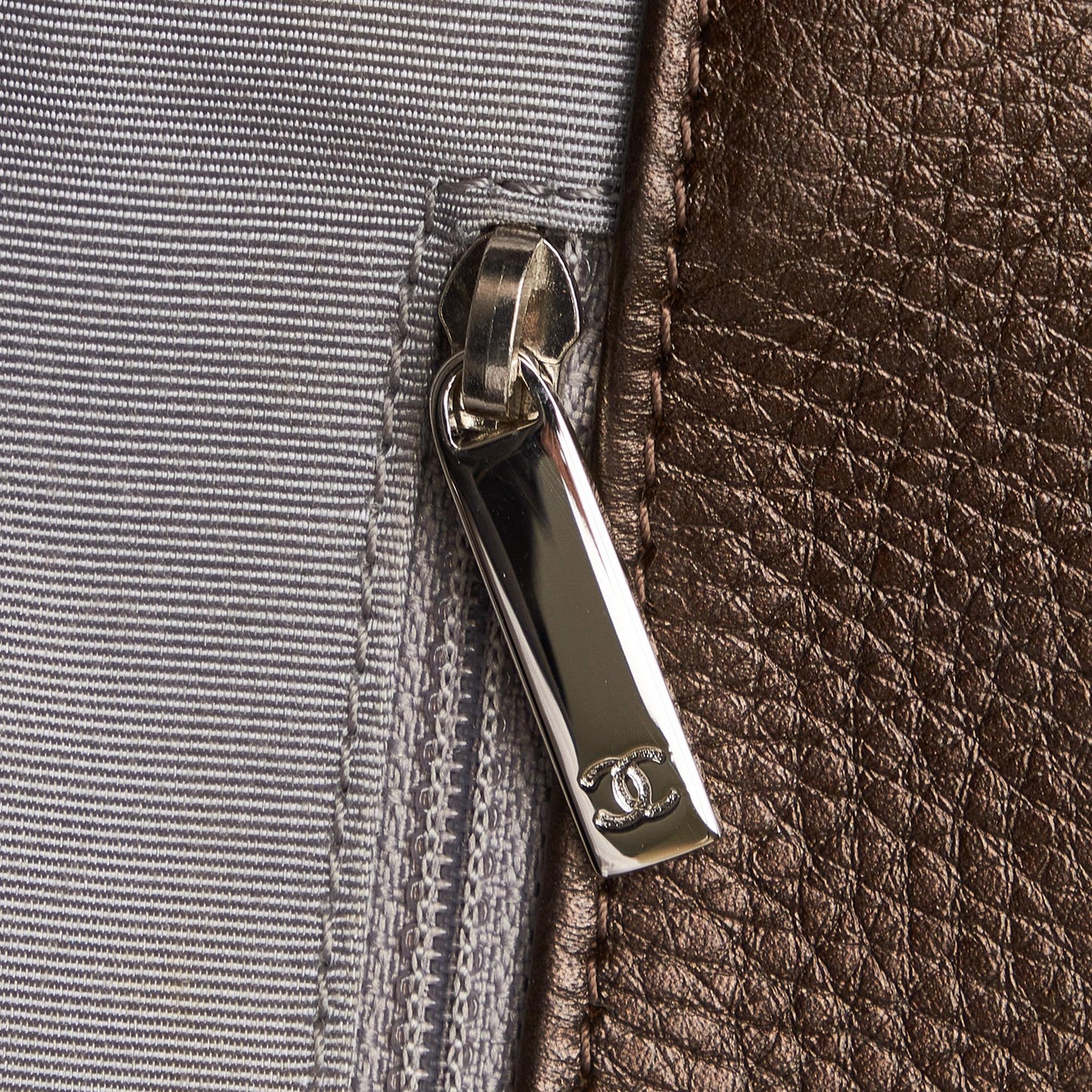 Chanel Small Executive Cerf Tote (SHG-fVvrBt)