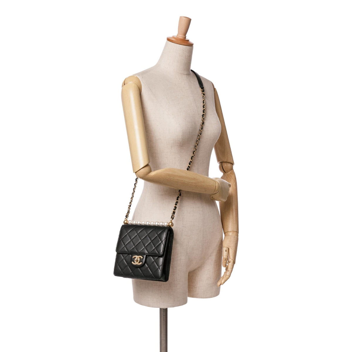 Chanel Small Lambskin Chic Pearls Flap (SHG-HraSbZ)