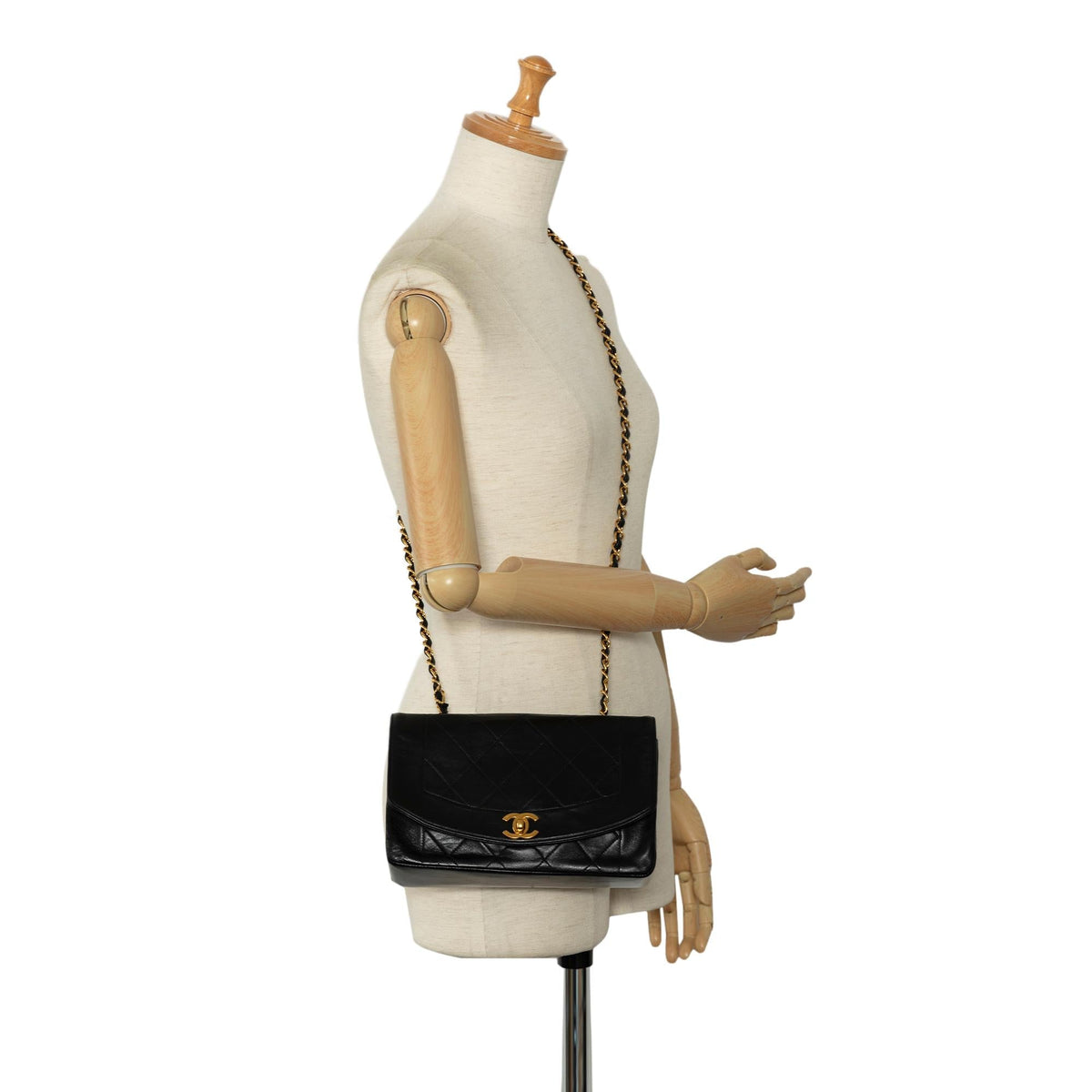 Chanel Small Lambskin Diana (SHG-eN7gJW)